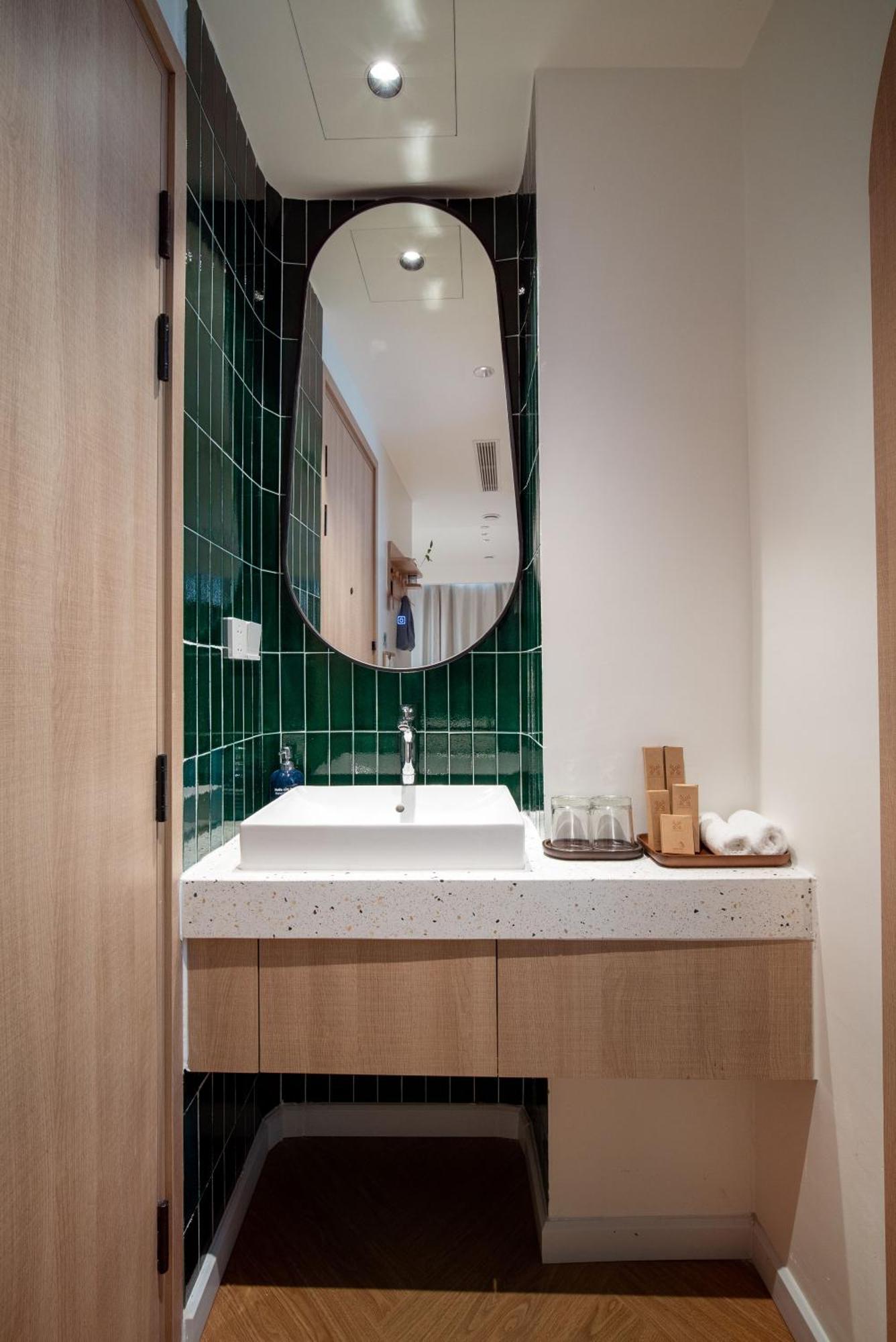 Luxury Deluxe High-Floor Balcony Room Once-time minibar