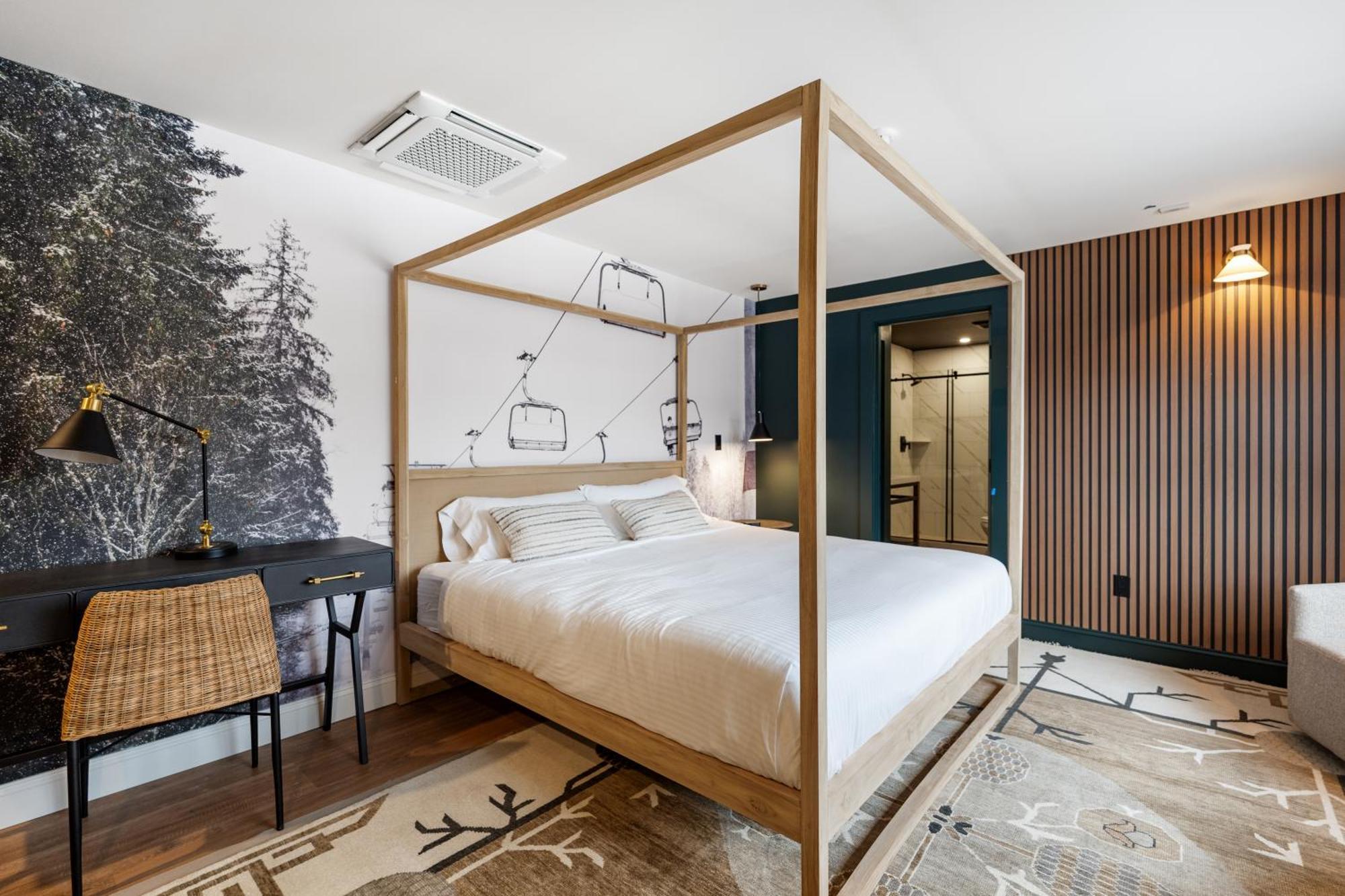 Suite with Mountain View