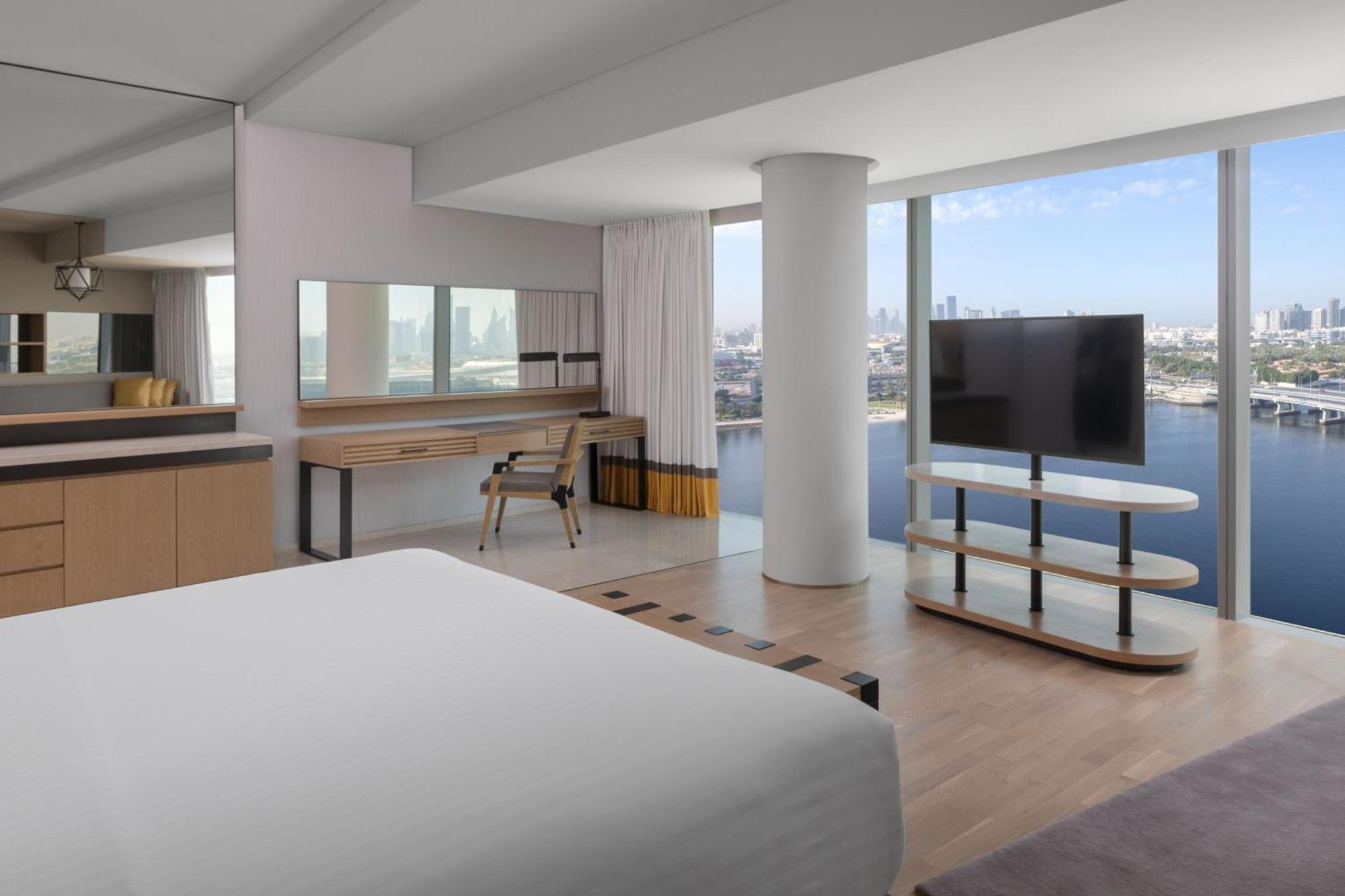 M Club King Room High Floor - Includes 24hrs Club Lounge Access + Evening Drinks & Buffet (5.30-7.30 PM),1639423142:JPEG