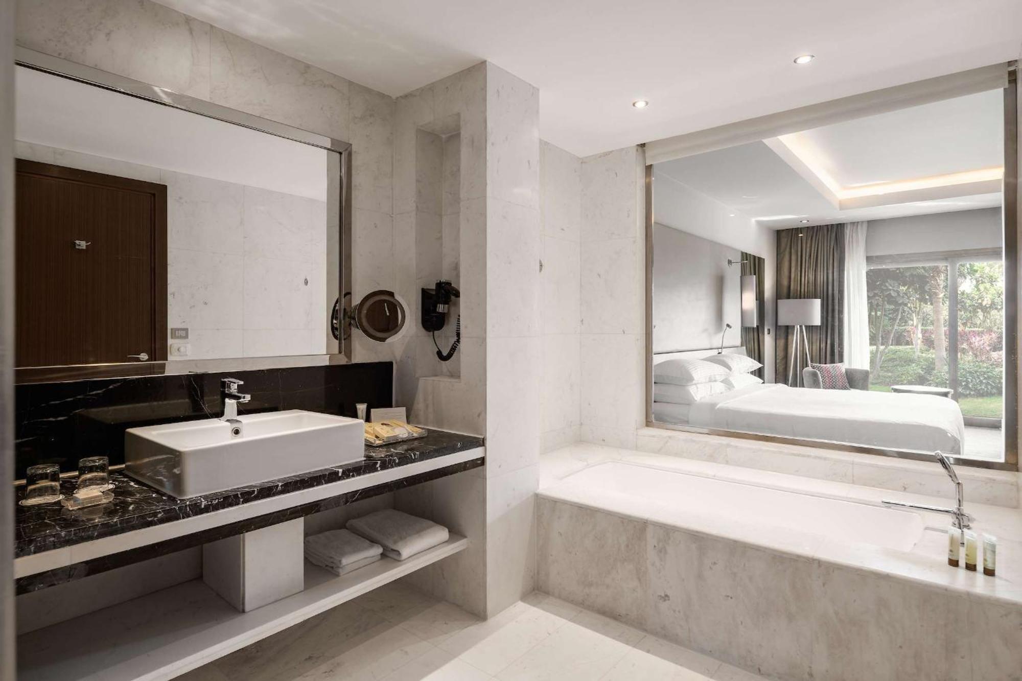 Deluxe Room,1639554095:JPEG