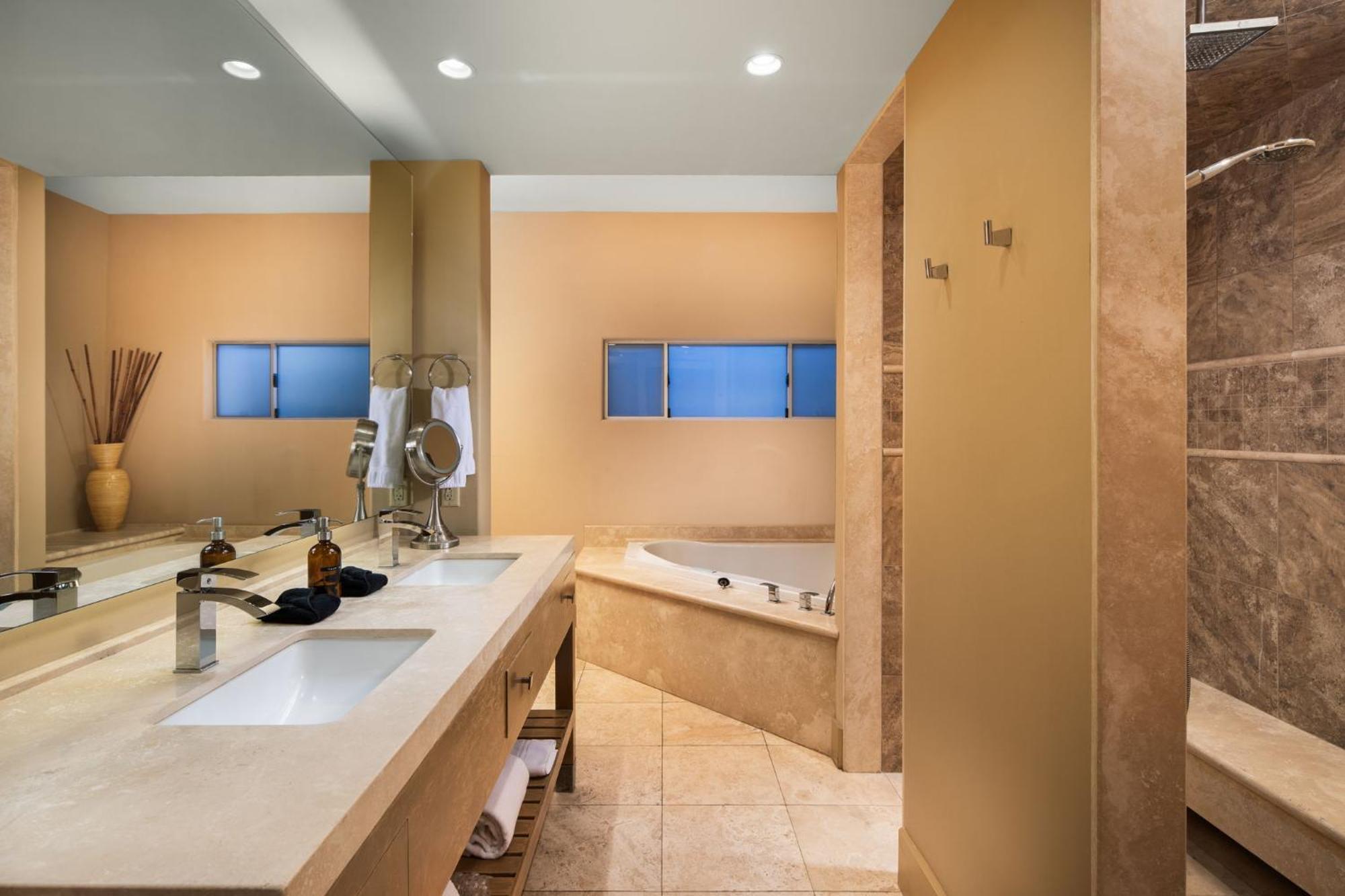 King Suite Spa Bath