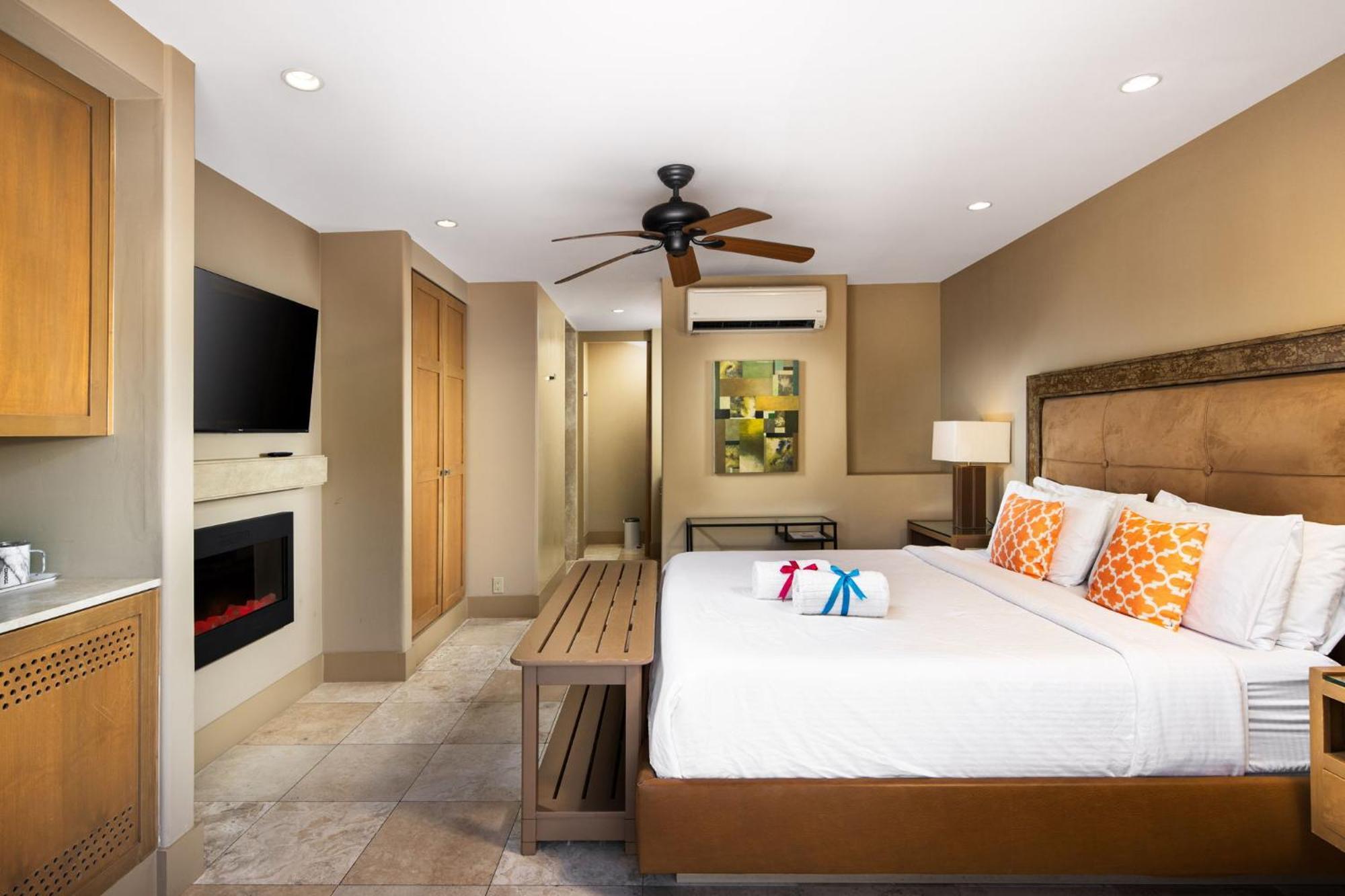 King Suite Pool View