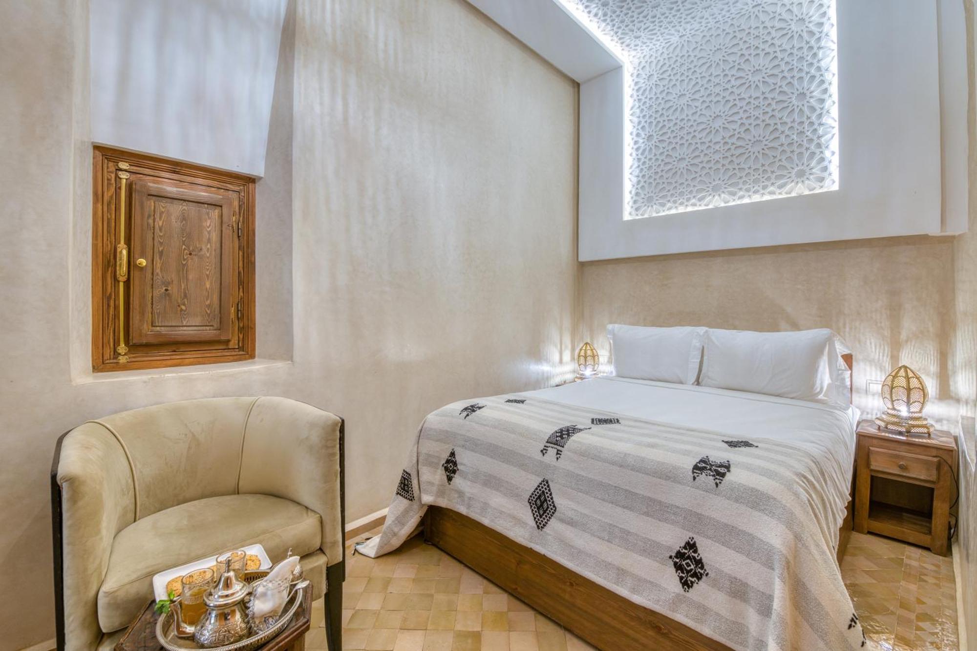 Deluxe Room,1639659622:JPEG