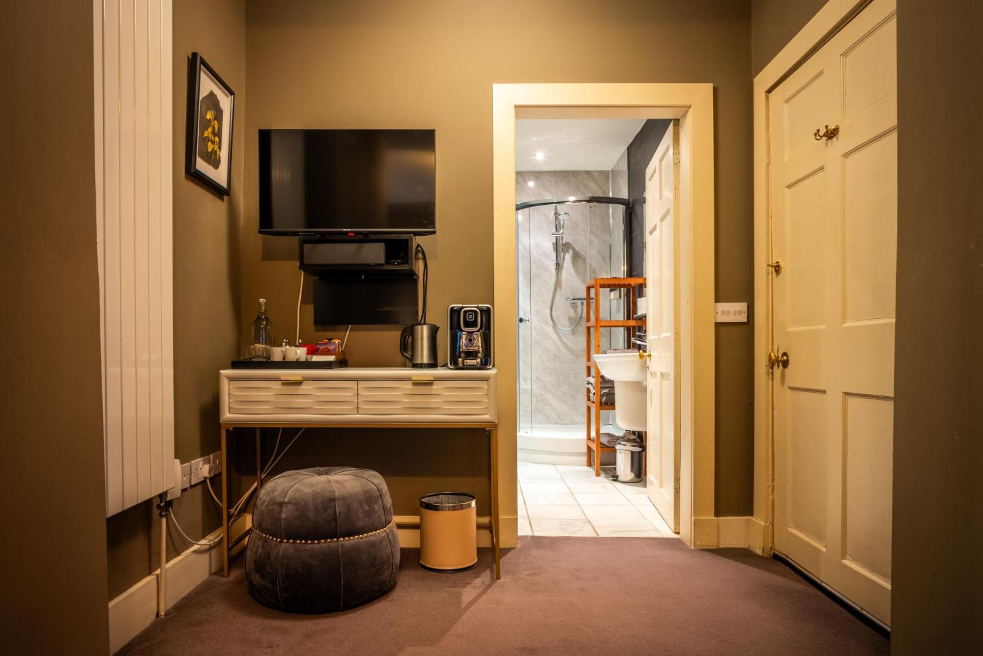 Double Room Private Bathroom