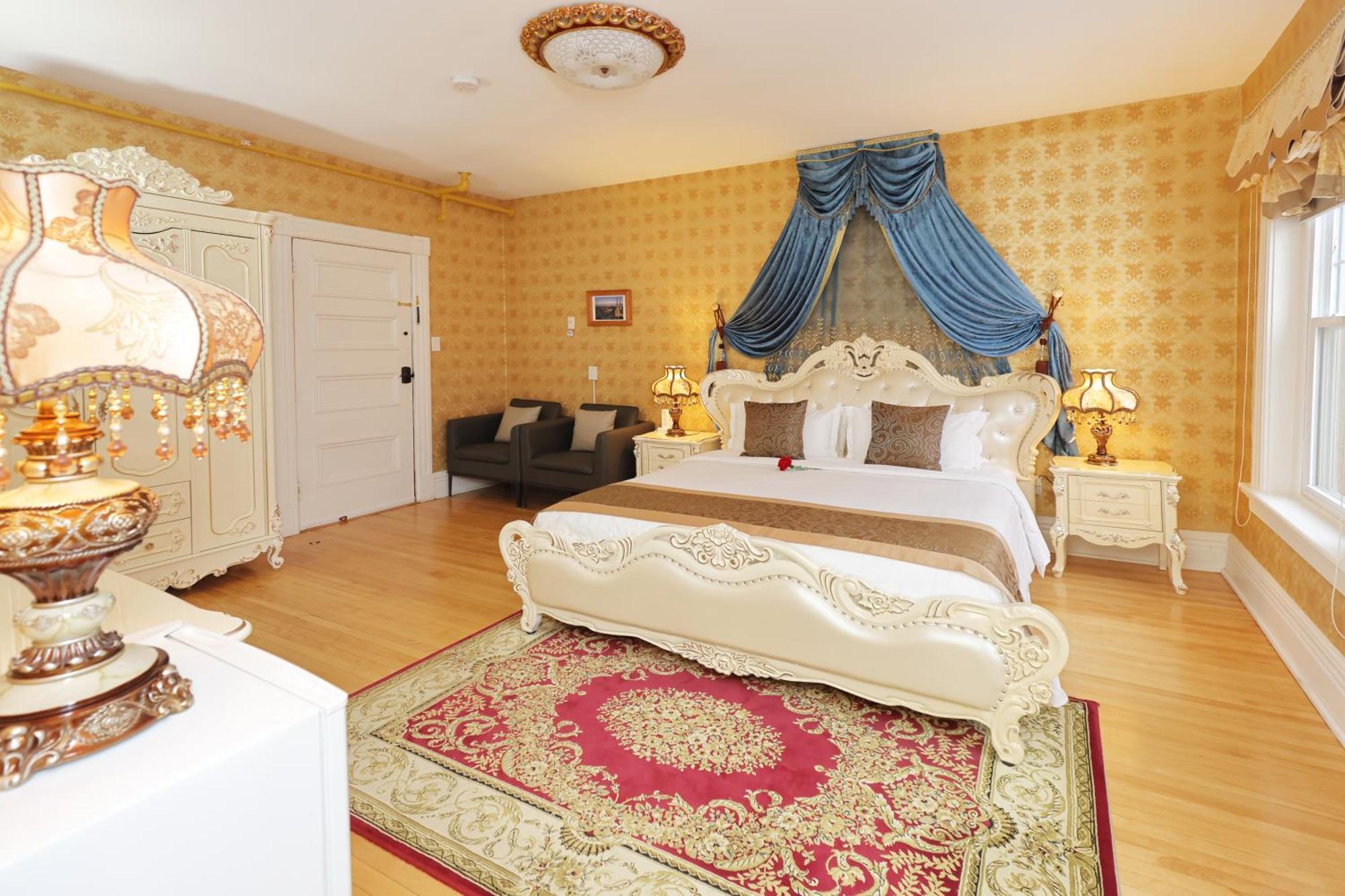 Deluxe King Room