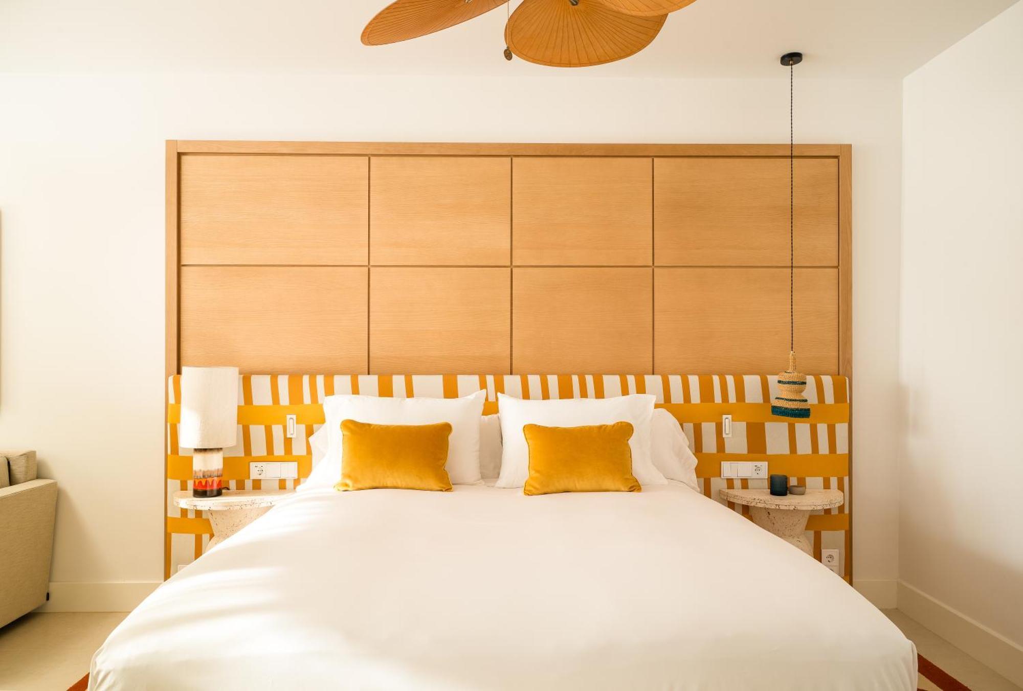 Studio King Suite with Balcony and Sofa Bed - Accessible,1650463380:JPEG