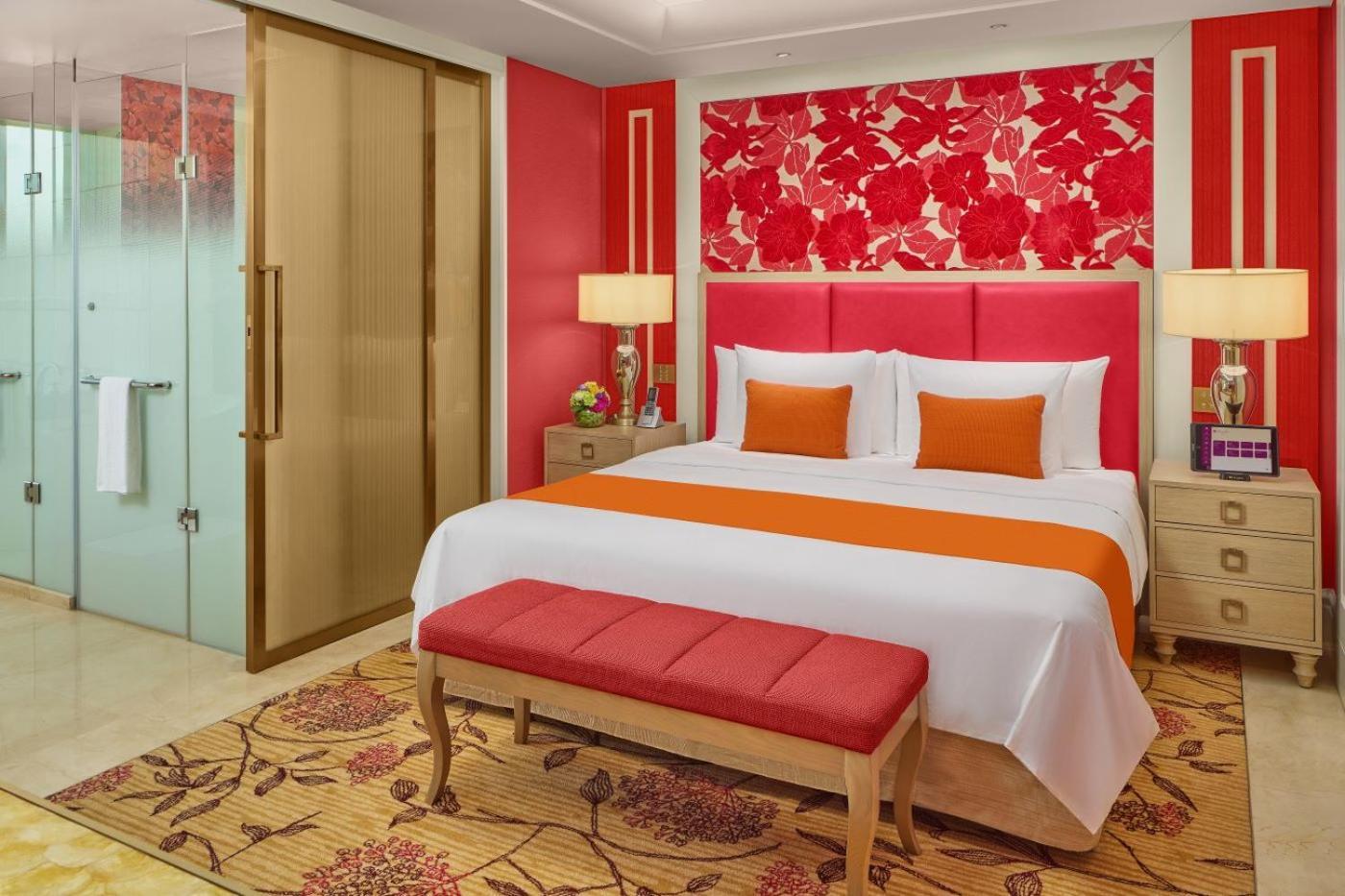 Grand Deluxe King Room