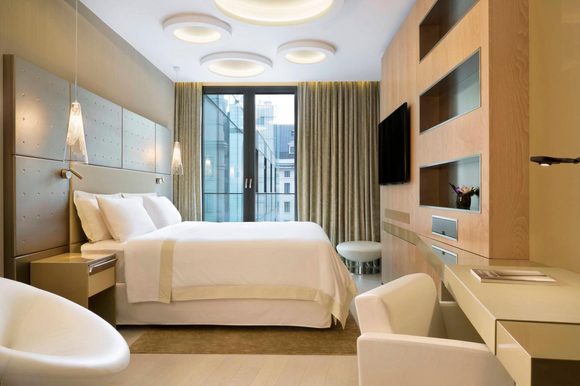 Executive Suite,1404846395:JPEG