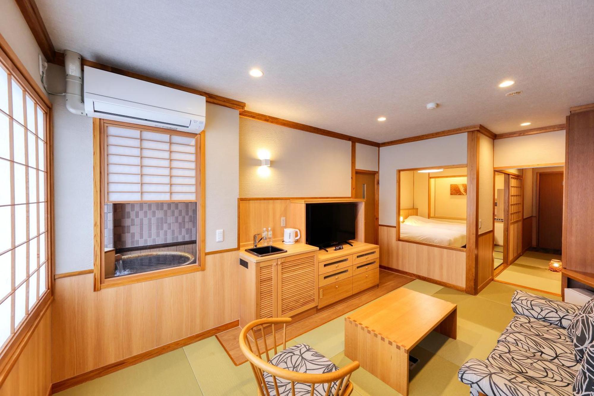 Renovated Japanese-Western Style Room Private Bath 45 sqm