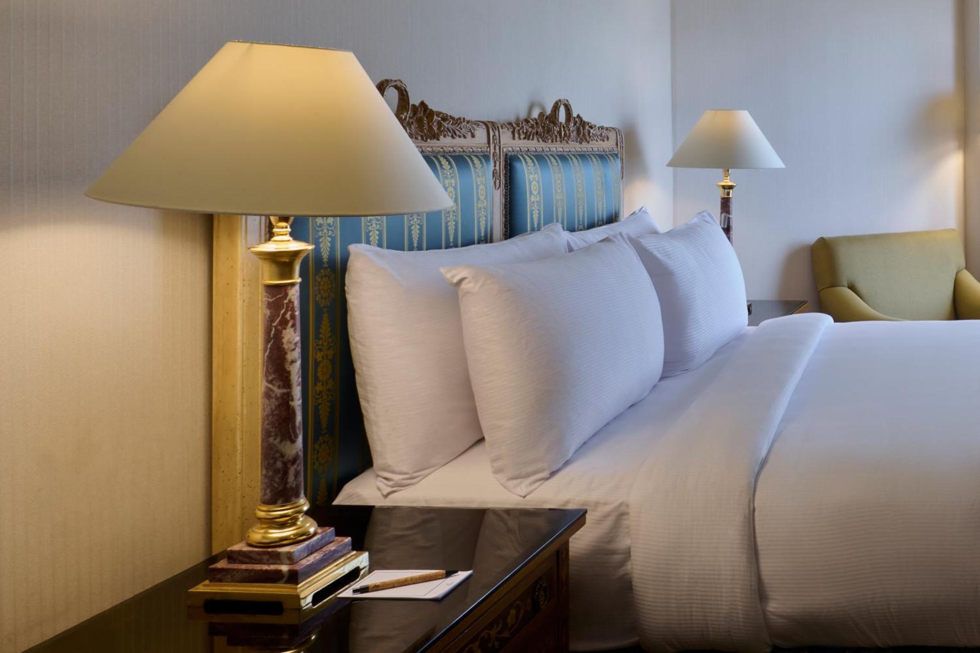 Deluxe One-Bedroom King Suite Nile View