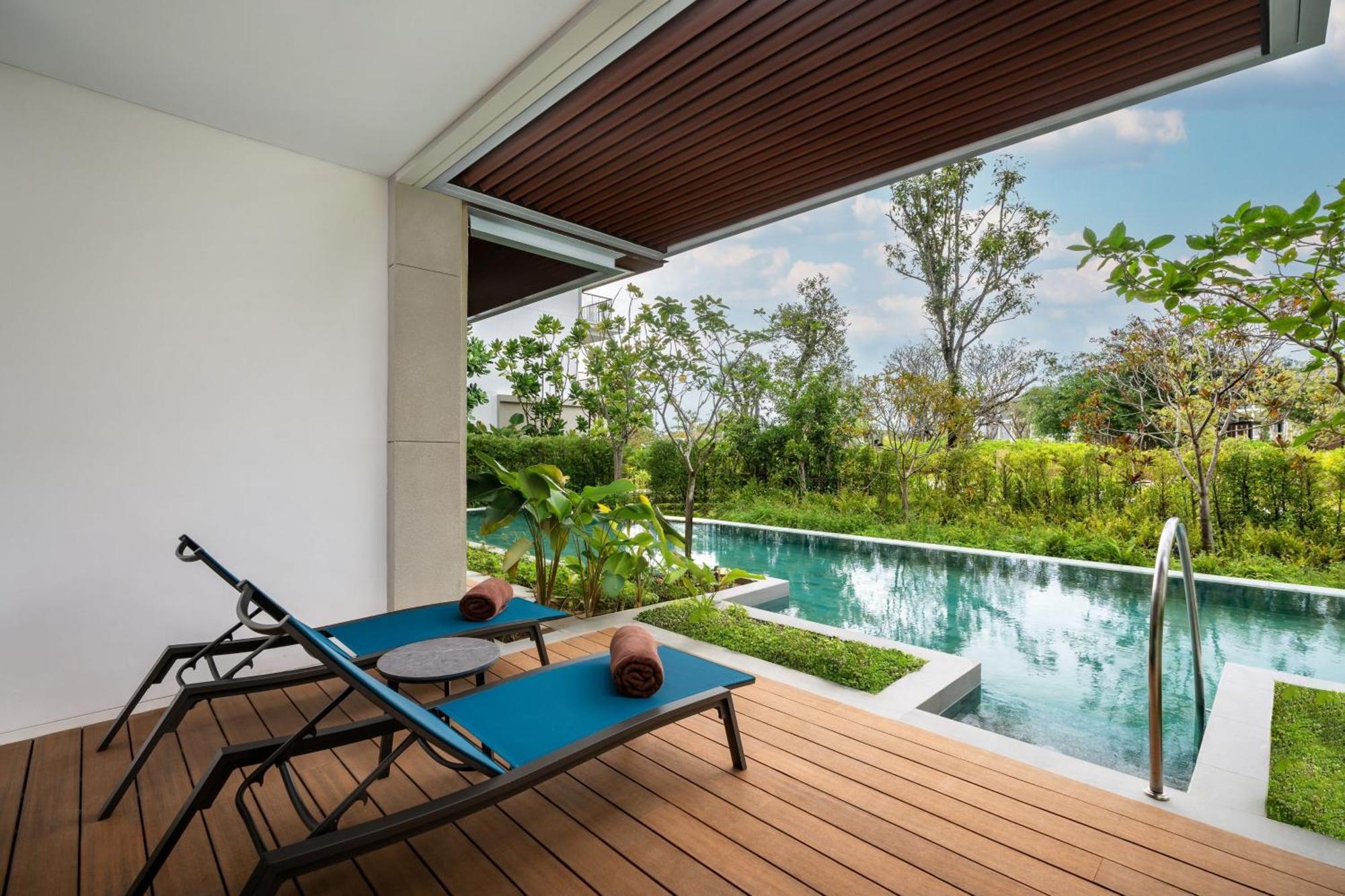 Deluxe Twin Room Pool Access