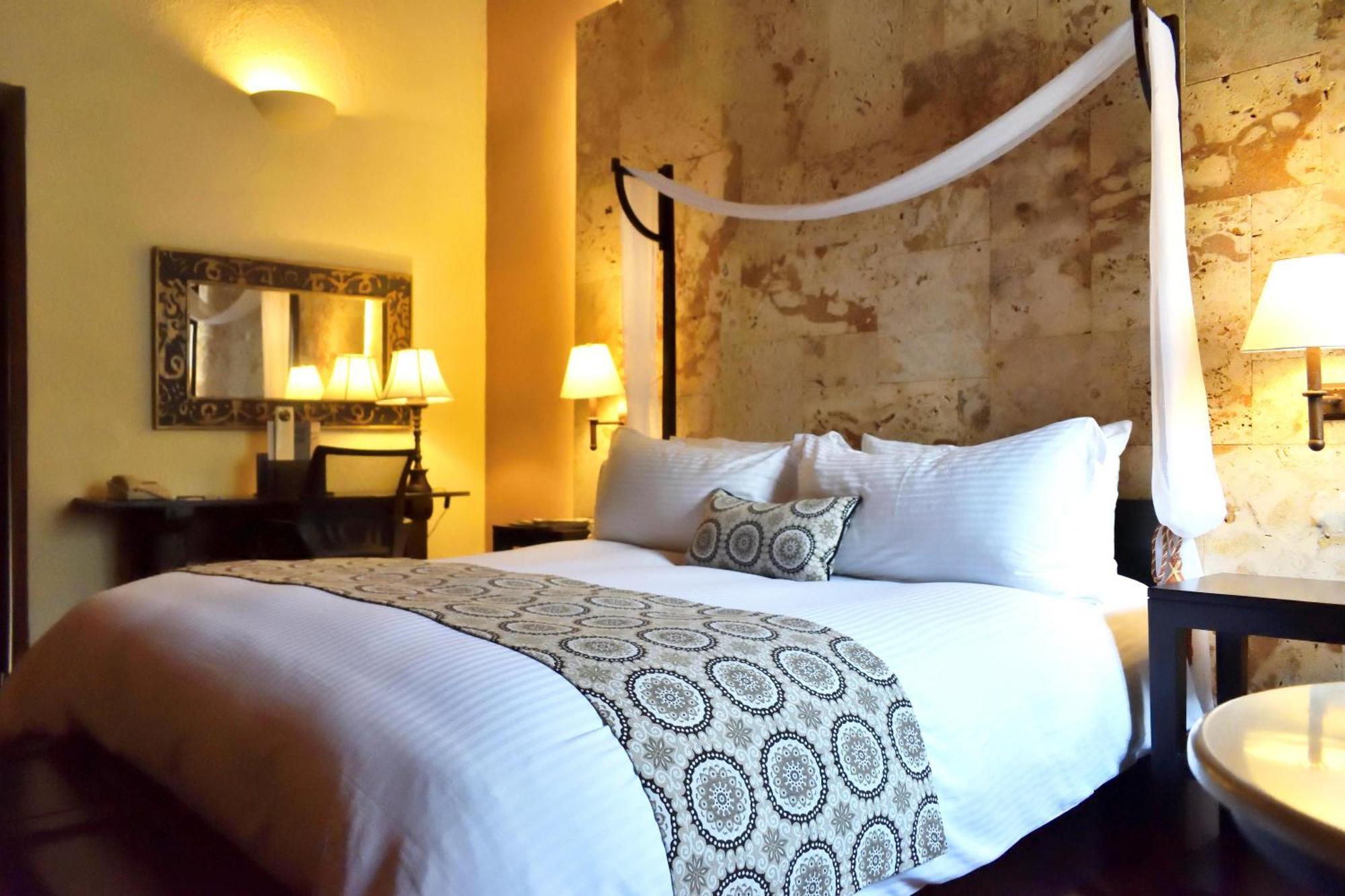 Colonial Imperial Room,1642313851:JPEG