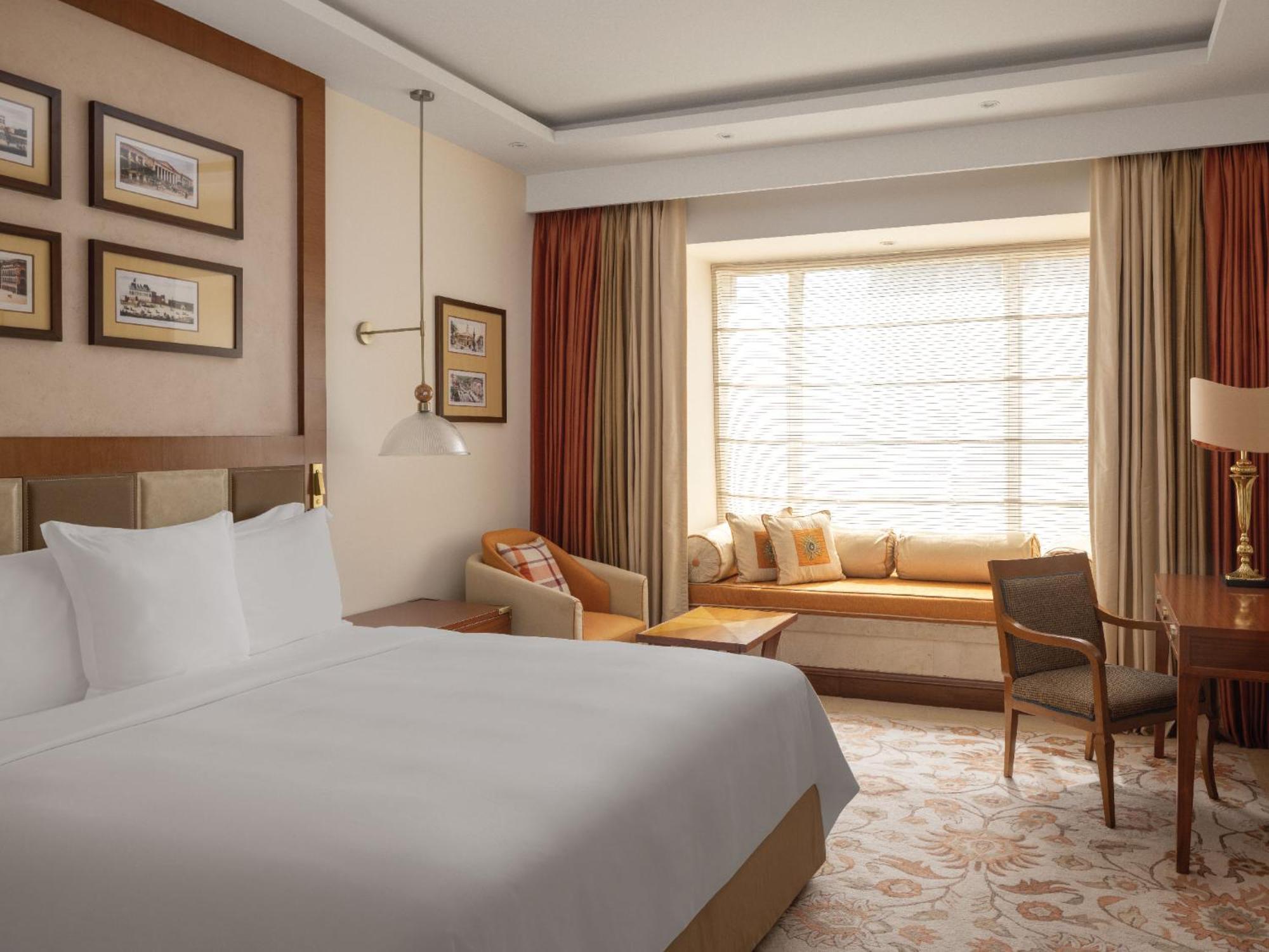 Executive Club on Spa Laundry Food & Soft Beverage Buy 1 1 Luxury Happy Hours from 6 pm to 8pm
