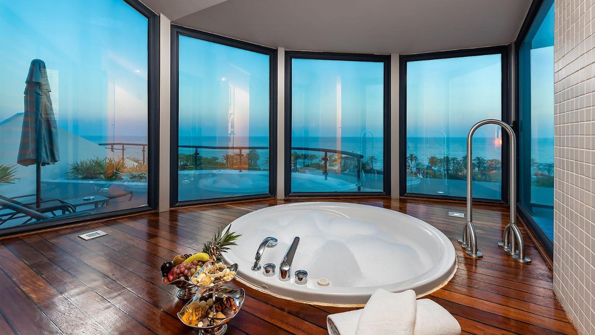 Deluxe Suite Sea View