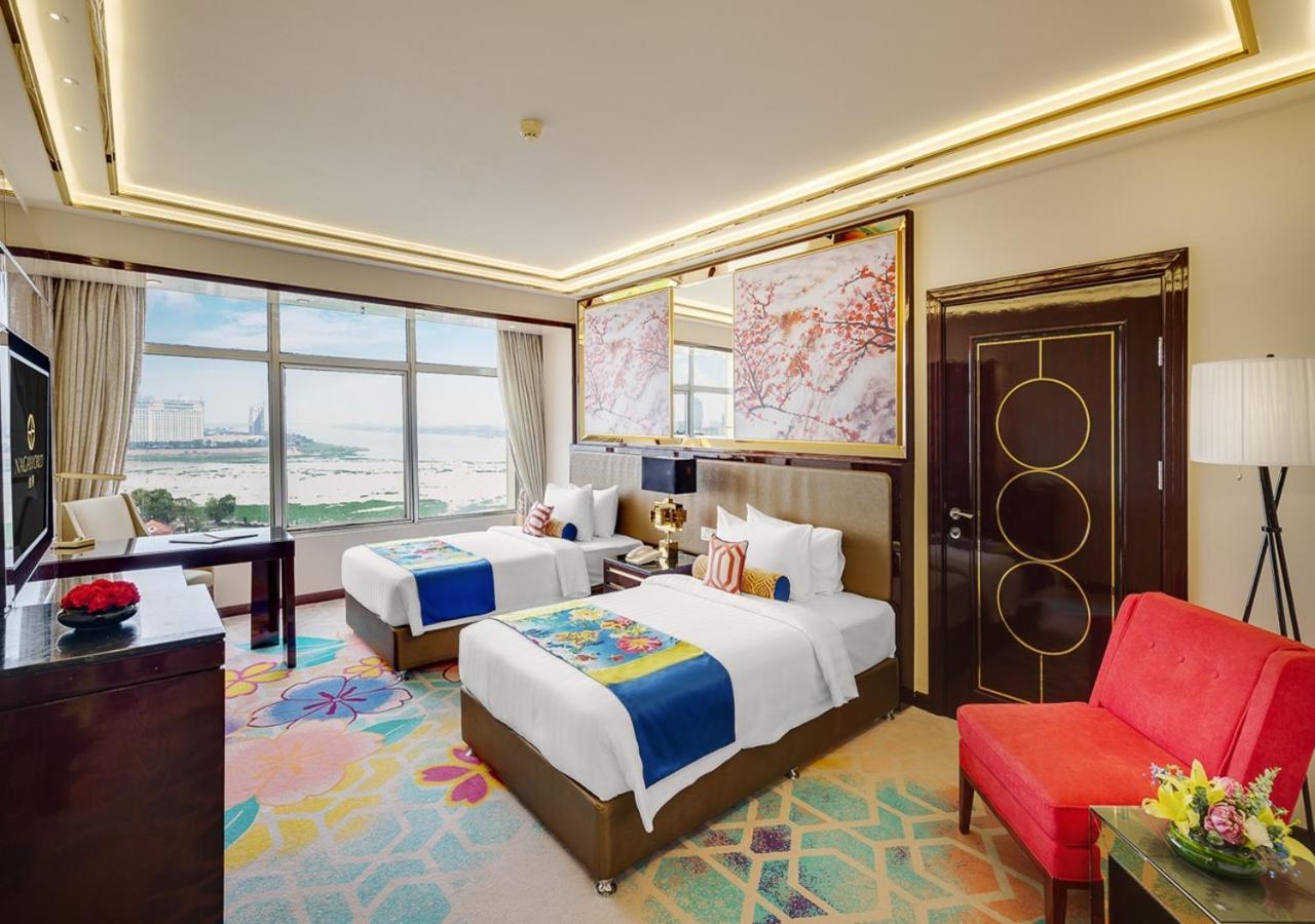 Deluxe Room NagaWorld 1