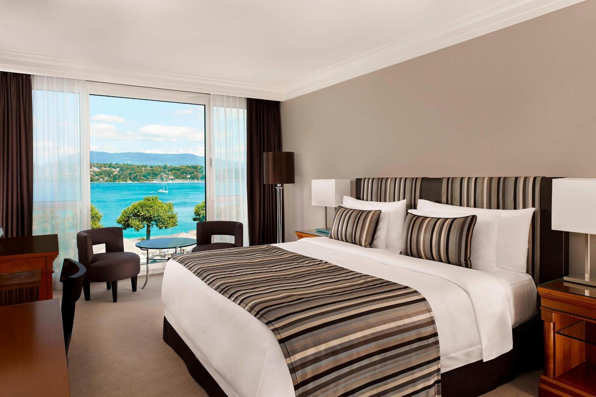 Large Executive King Room with Lake View,1643134303:JPEG