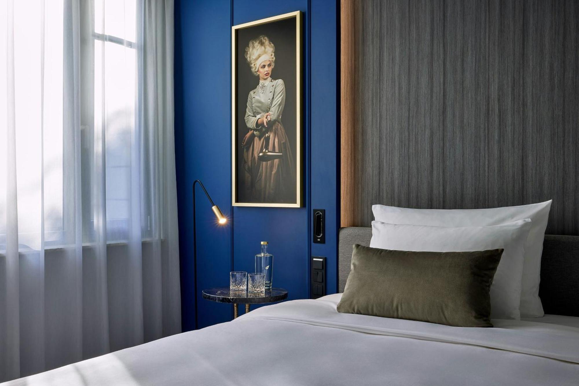 Luc Queen Room