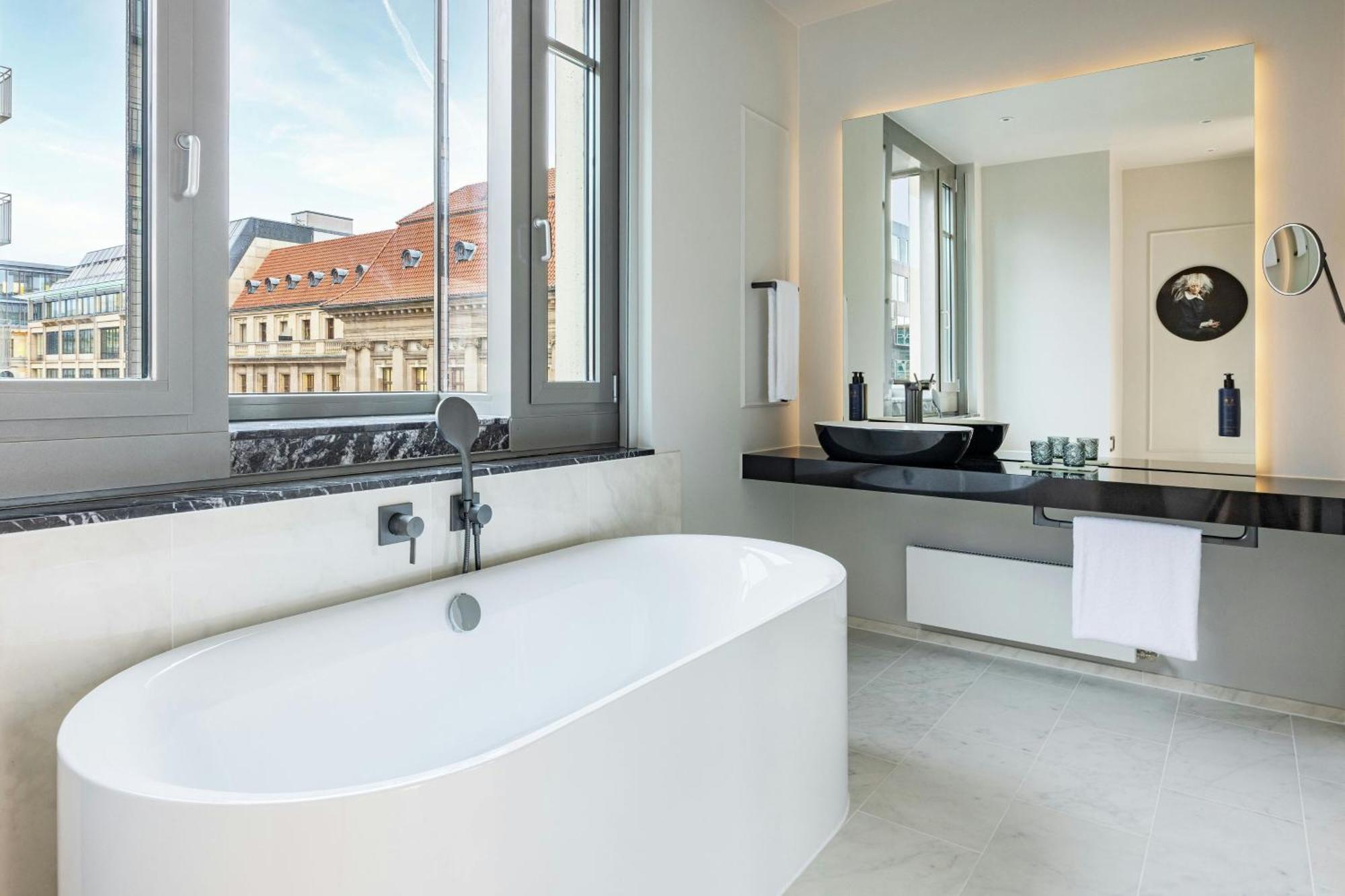 Luc Corner Suite