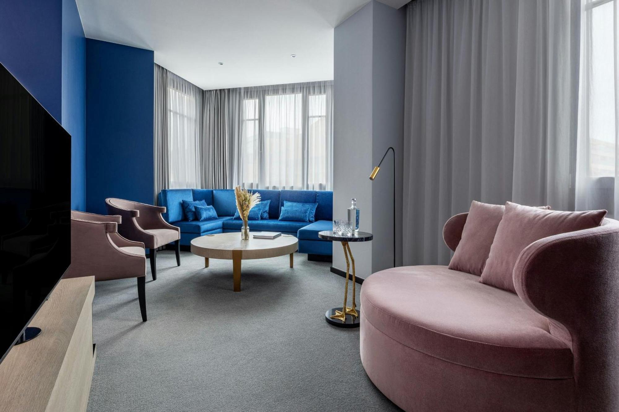Luc Corner Suite