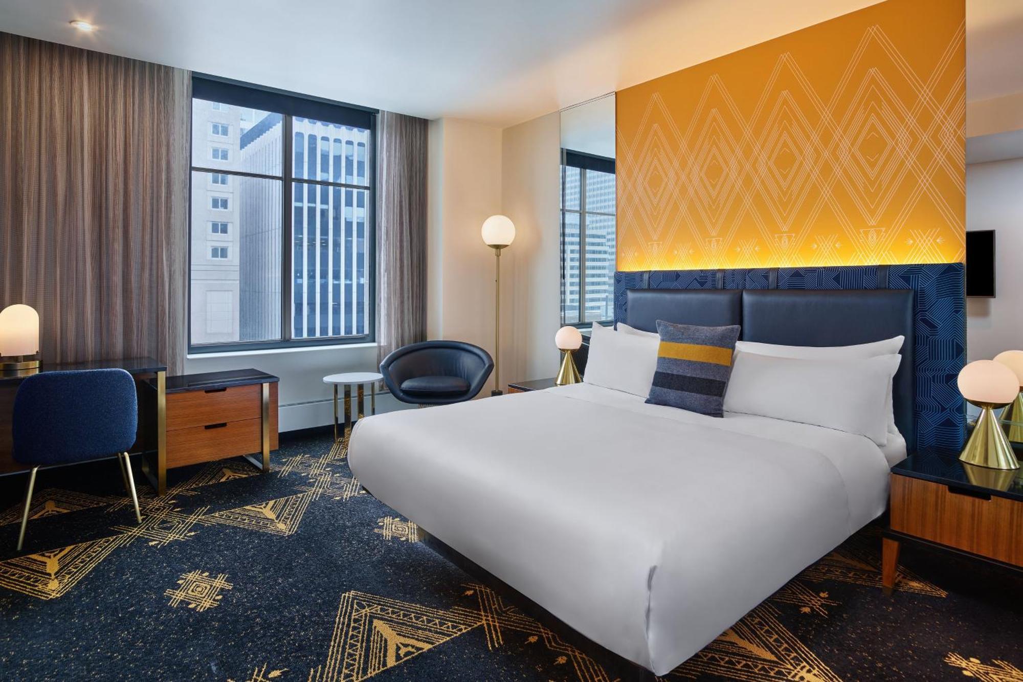 Wonderful King Room Roll Shower Mobility Accessible