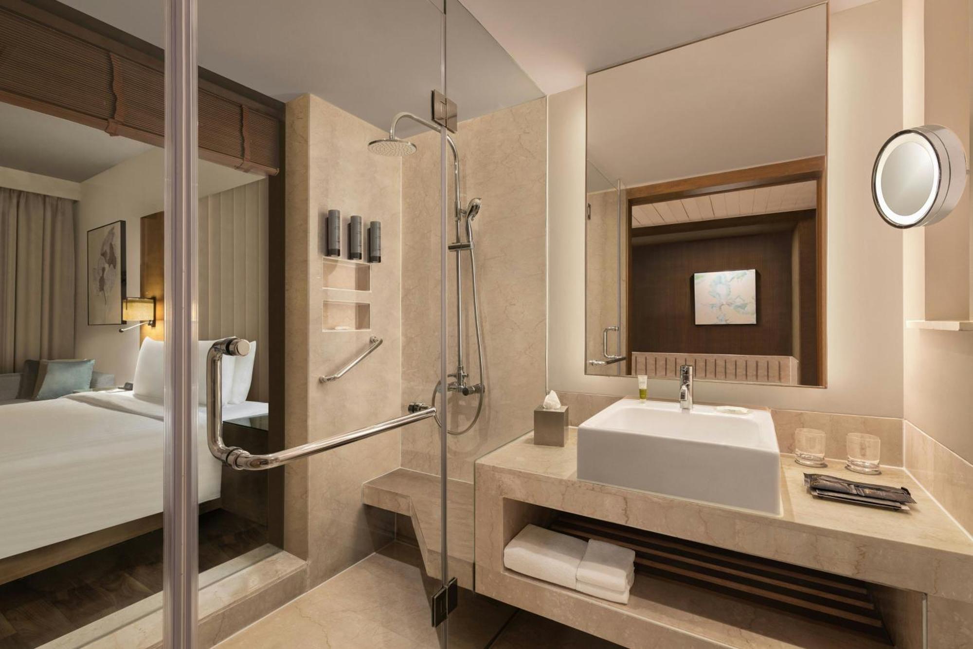 King Guest Room High Floor with lounge access
