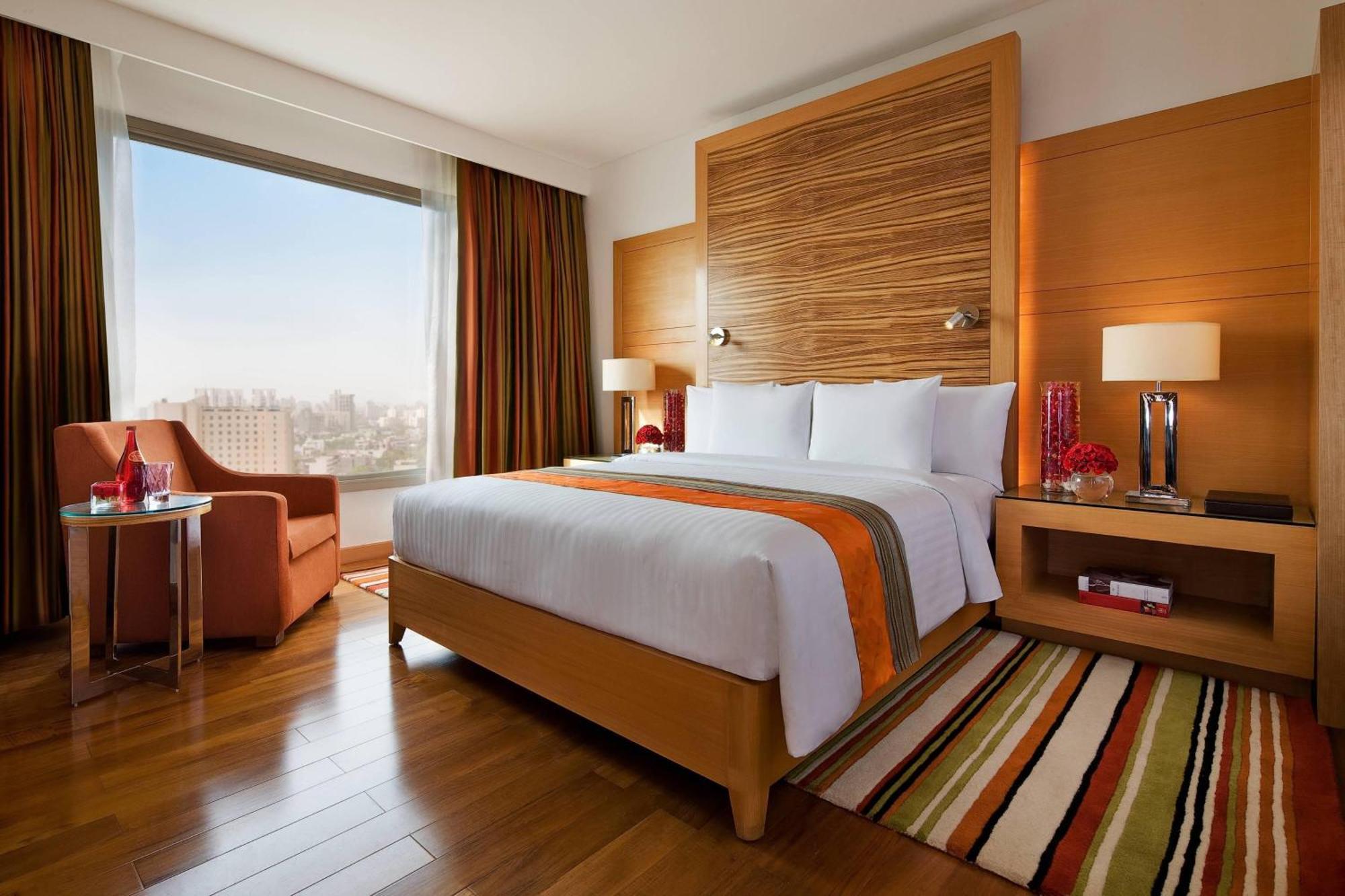 1 Bedroom Suite High Floor with lounge access