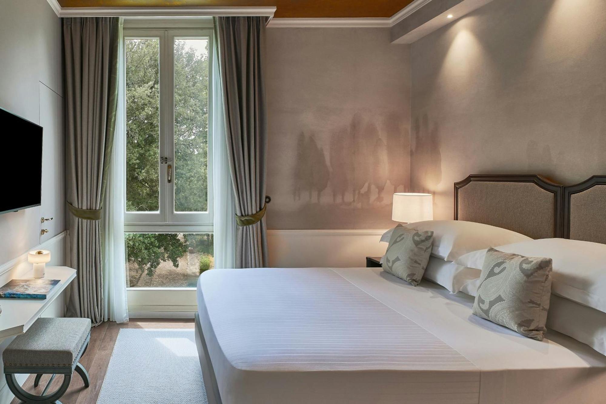 Classic Queen Room Garden View