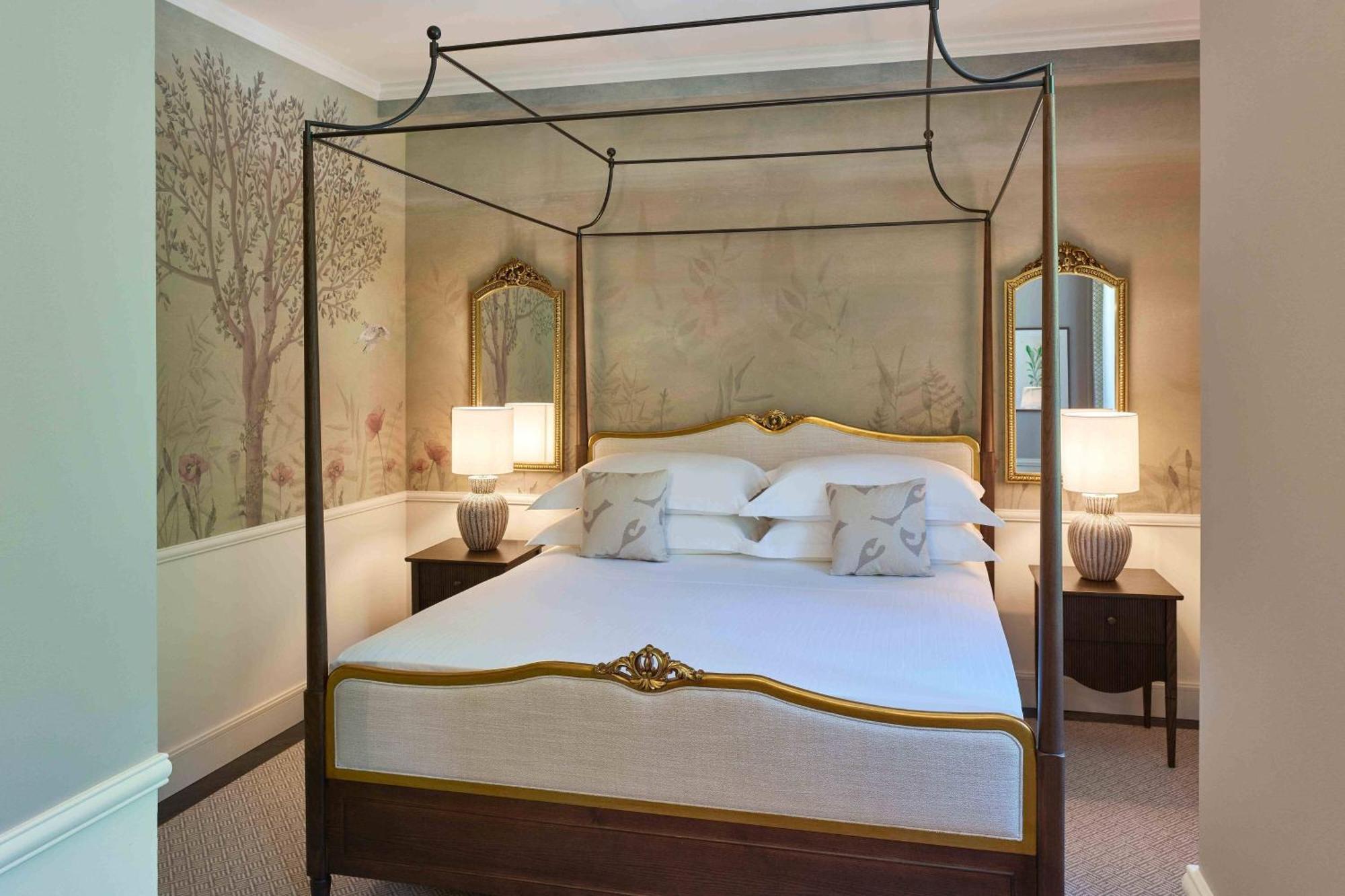 Junior King Suite Mountain View