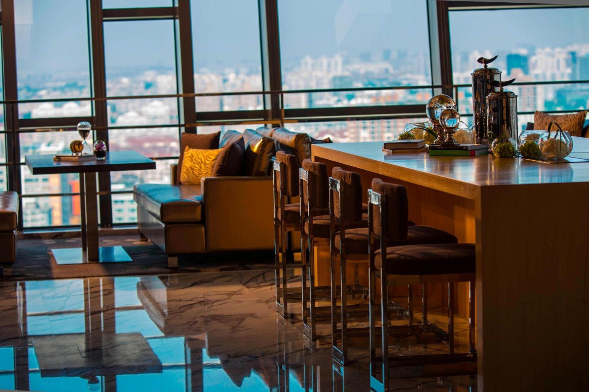 Club King Room