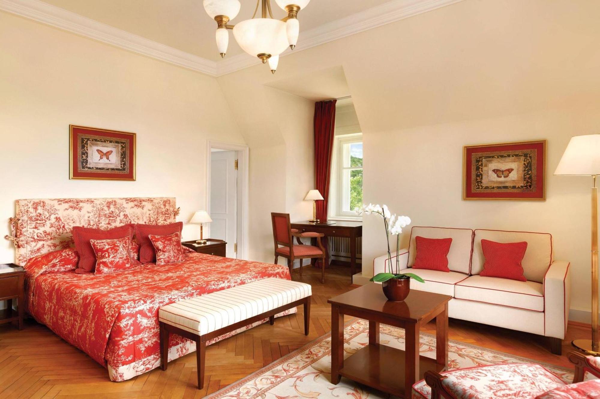 Deluxe Guest room 1 King Garden view