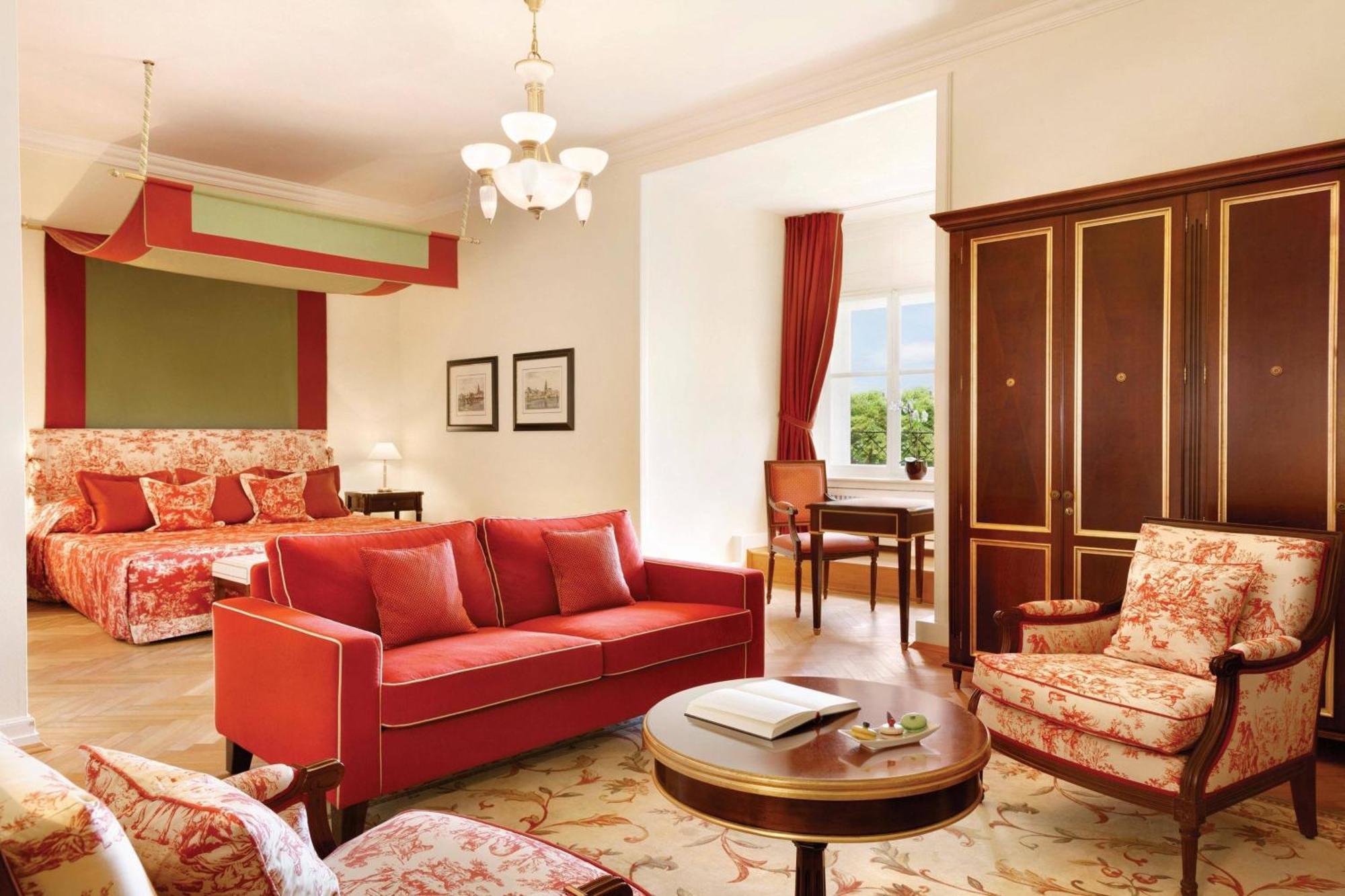Grand Deluxe Larger Guest room 1 King Garden view