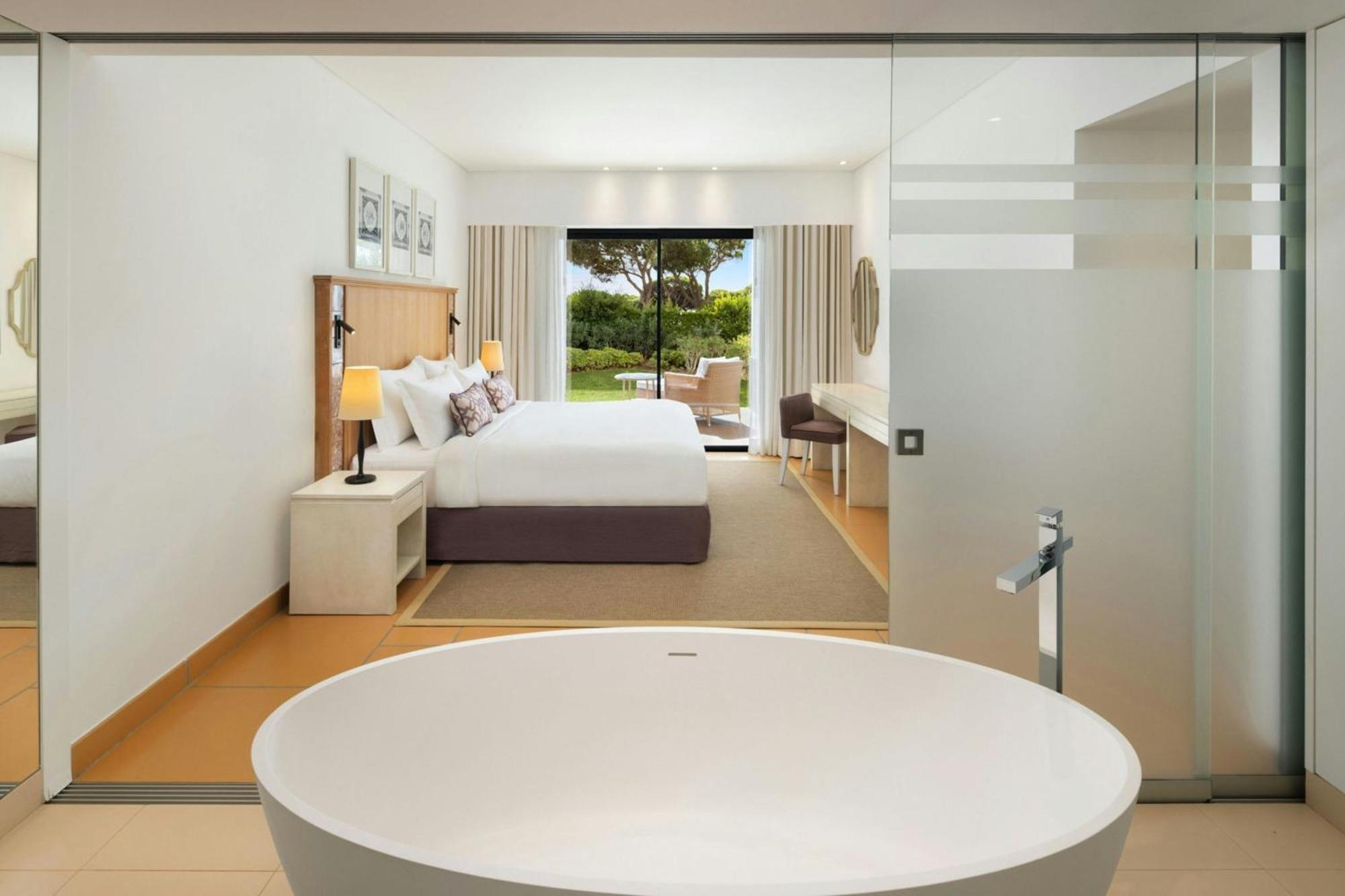 One Bedroom Ocean Suite With Garden Access