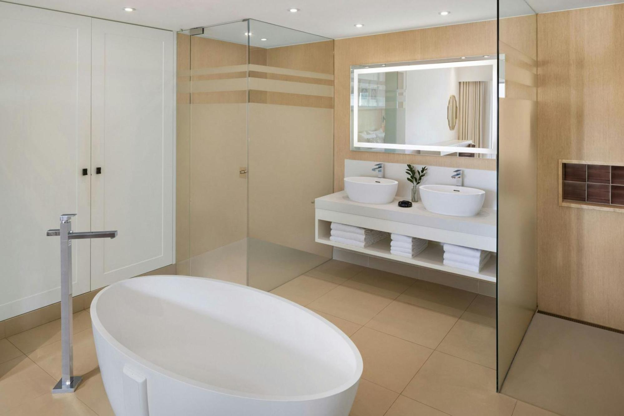 Suite Ocean mit 1 Schlafzimmer und Poolblick
