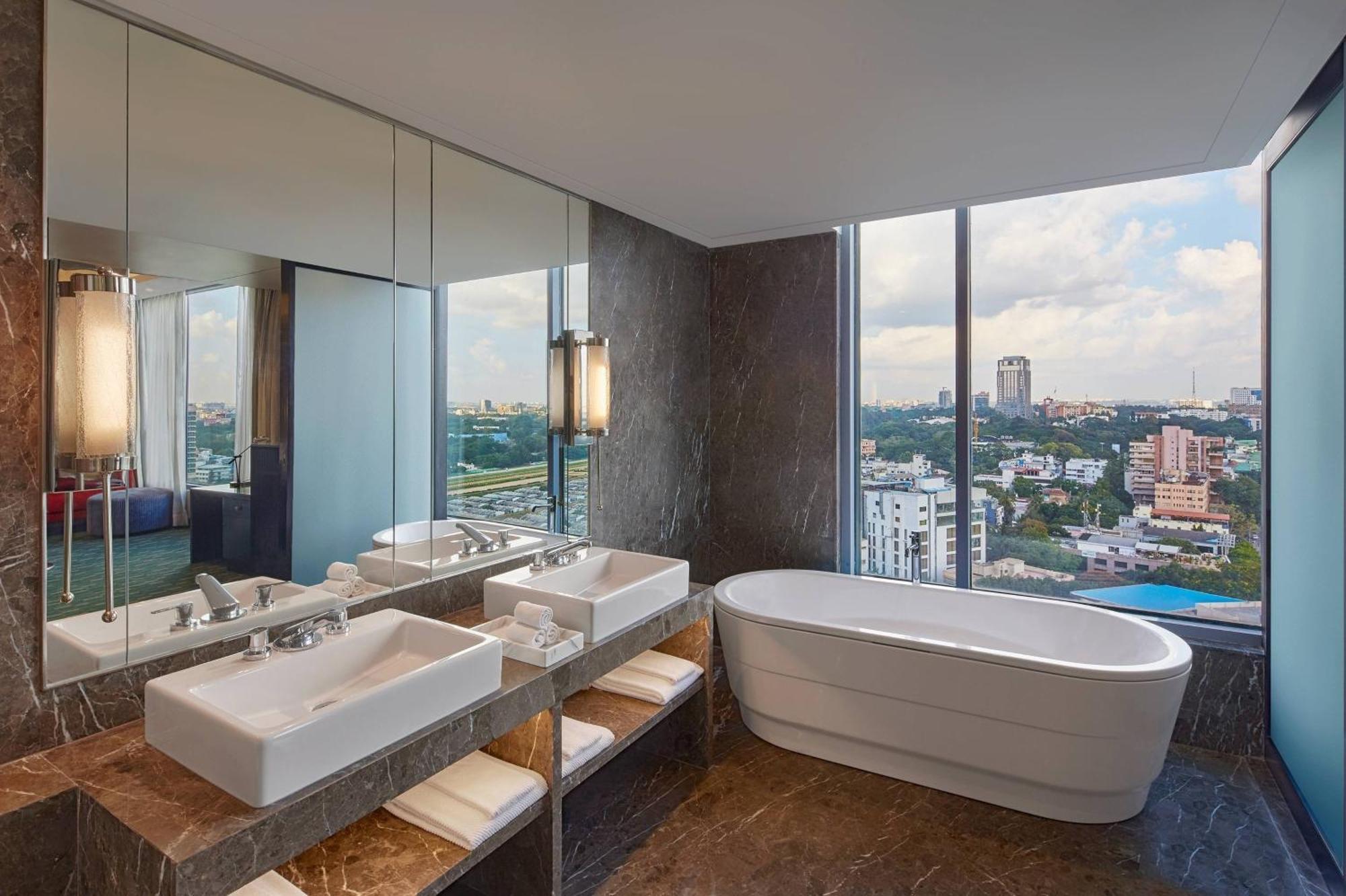 King Room with Balcony and Lounge Access,1643201381:JPEG