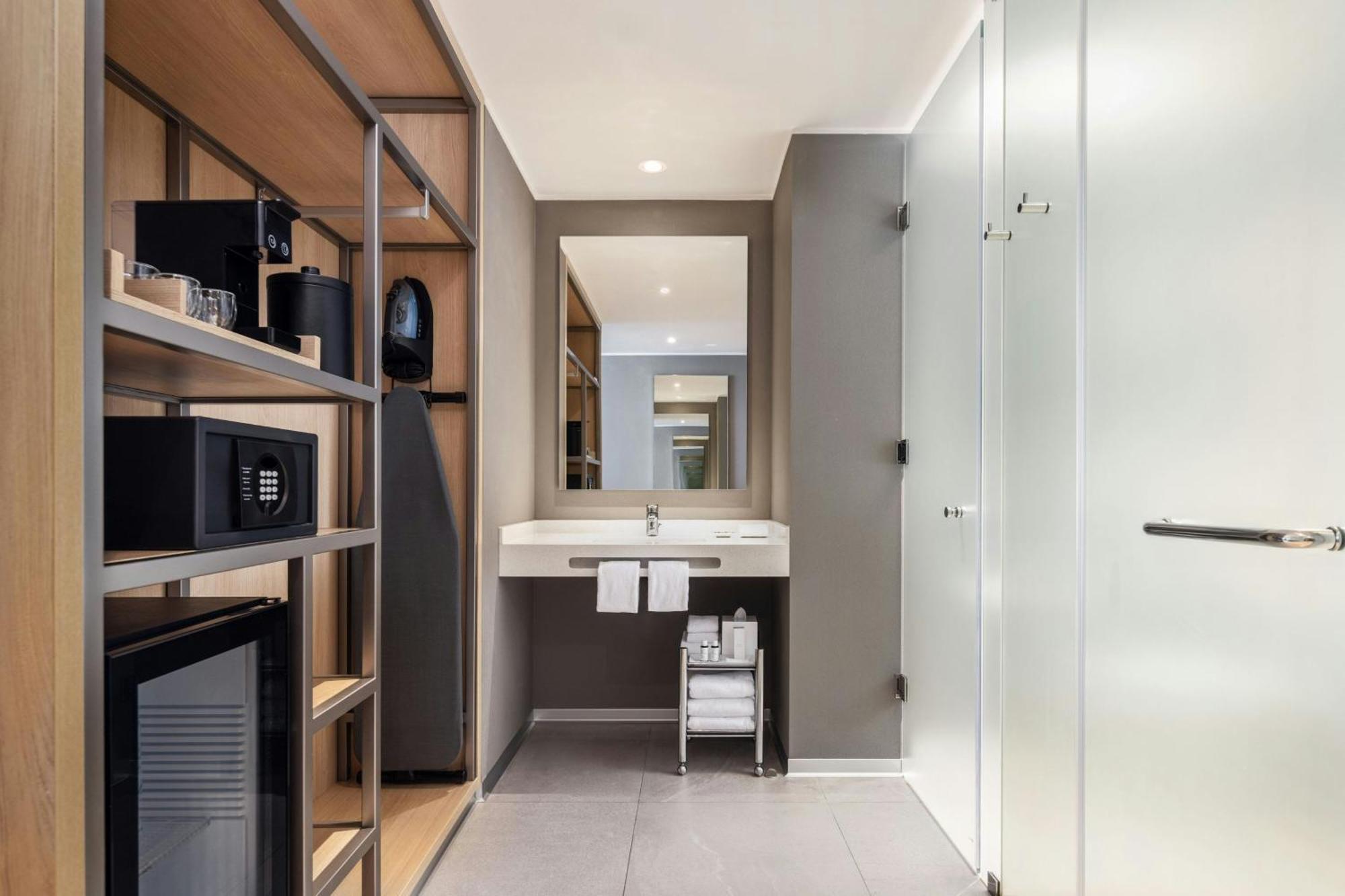 City Deluxe, Deluxe Guest Room, 2 Double, City view