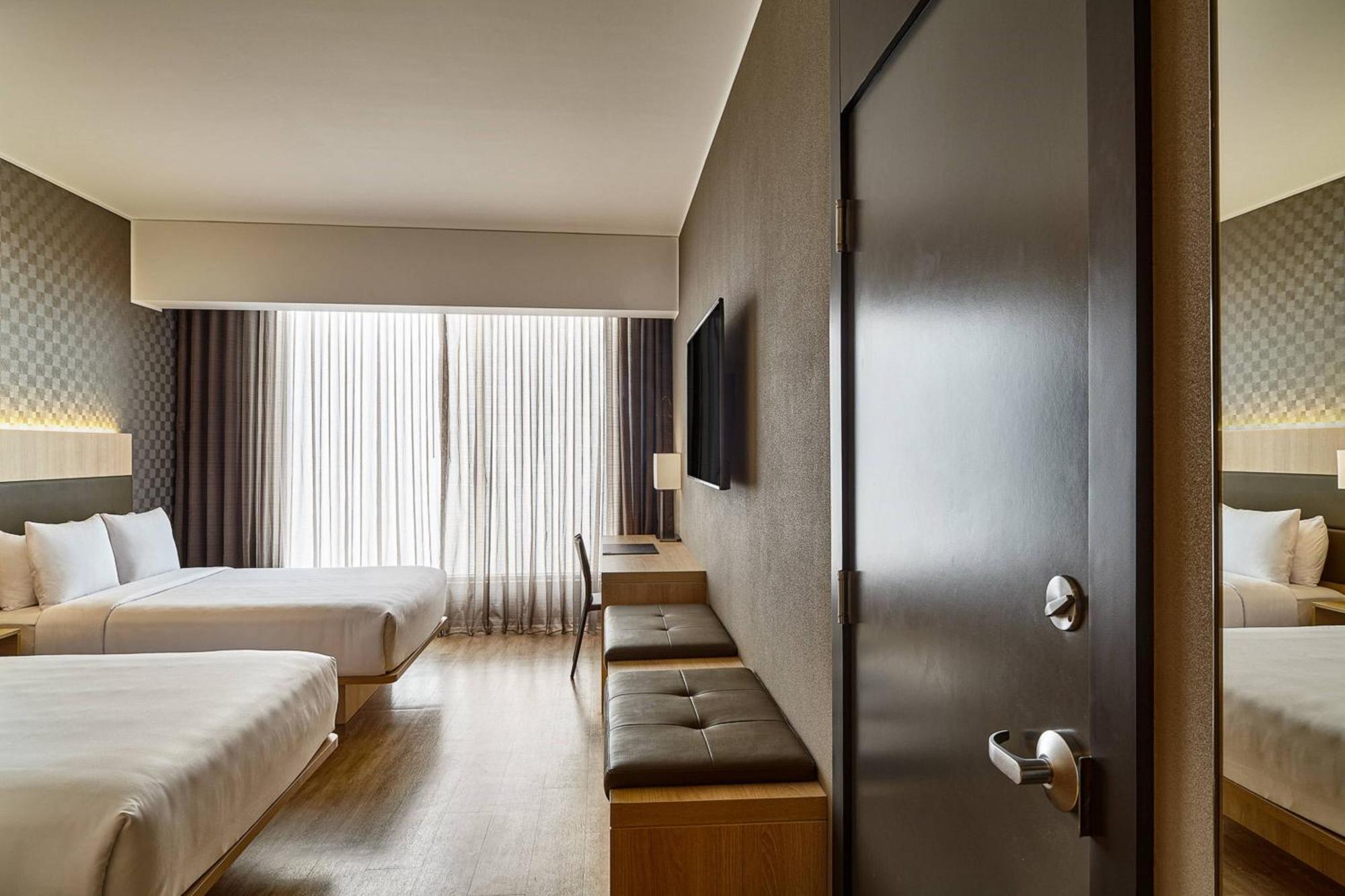 Guest room 2 Double City view Low floor