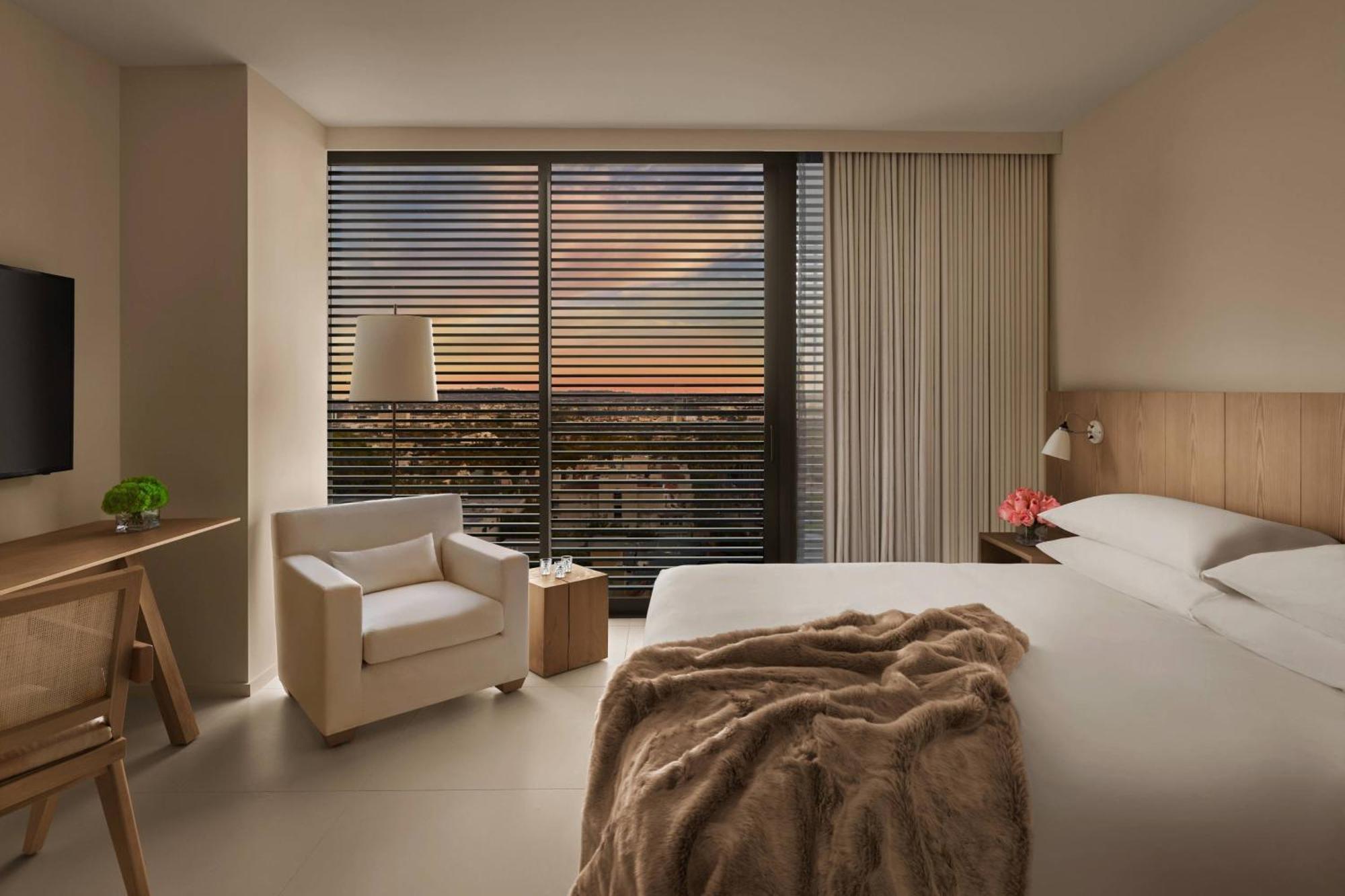 Deluxe King Room Hearing Accessible