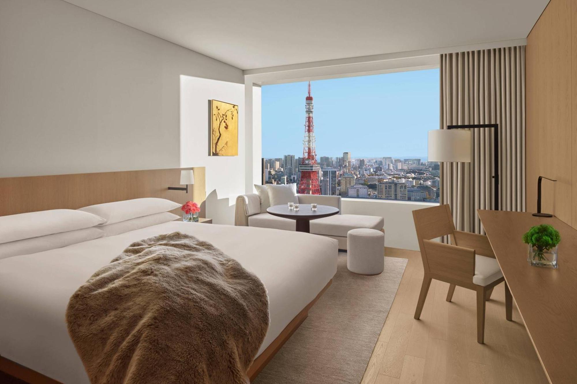 Deluxe Tower View King Guest room 1 King City view