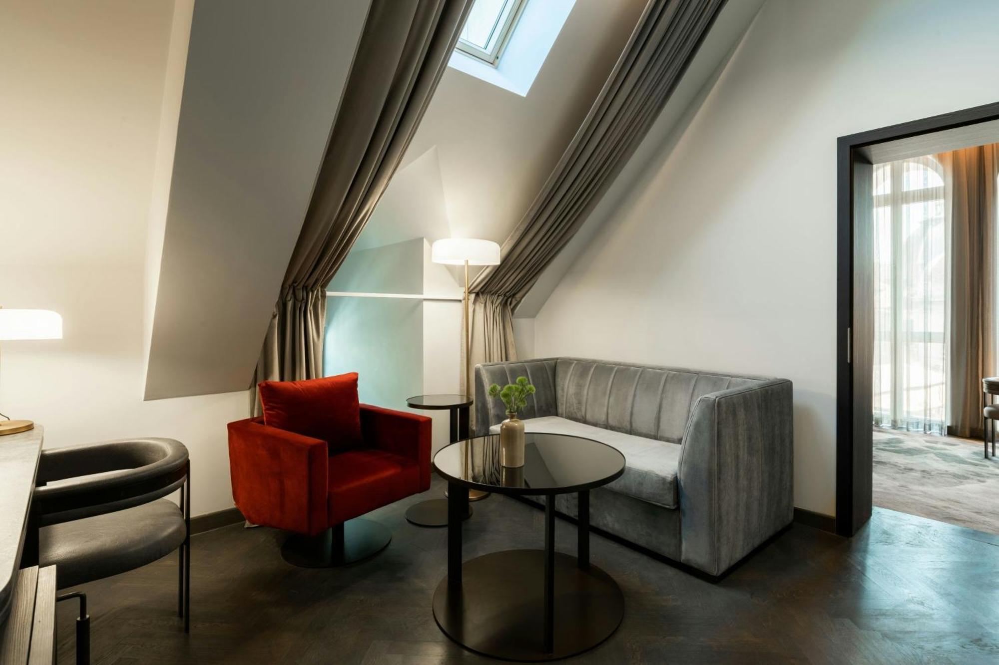 Titanium 1 BedRoom Suite 1 King Bed