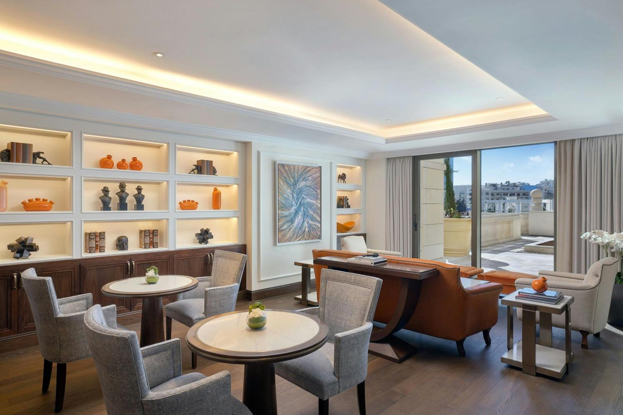 Club lounge access Guest room 1 King City view