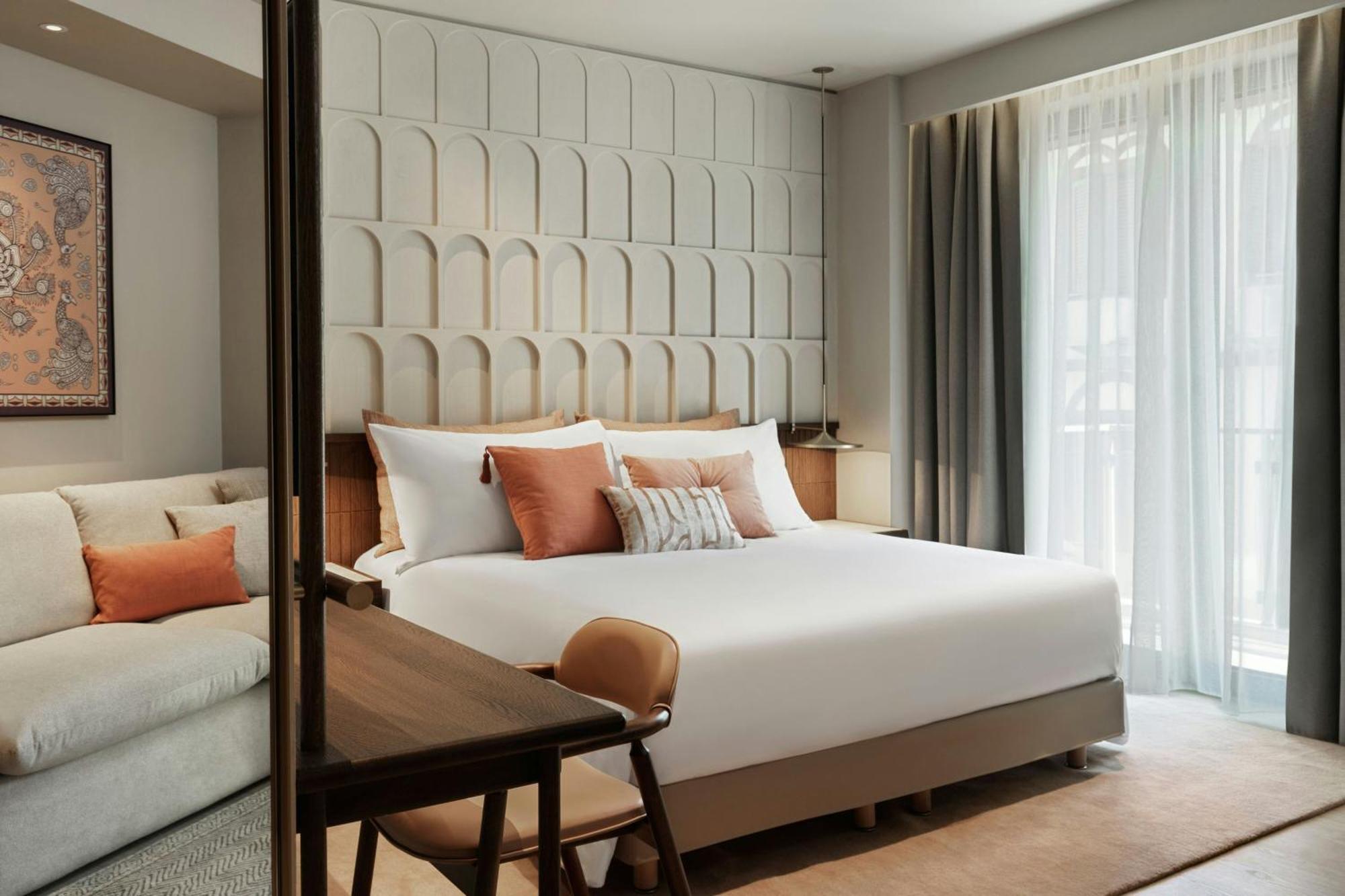 Deluxe King Room with Sofa Bed and City or Urban View,1643243310:JPEG