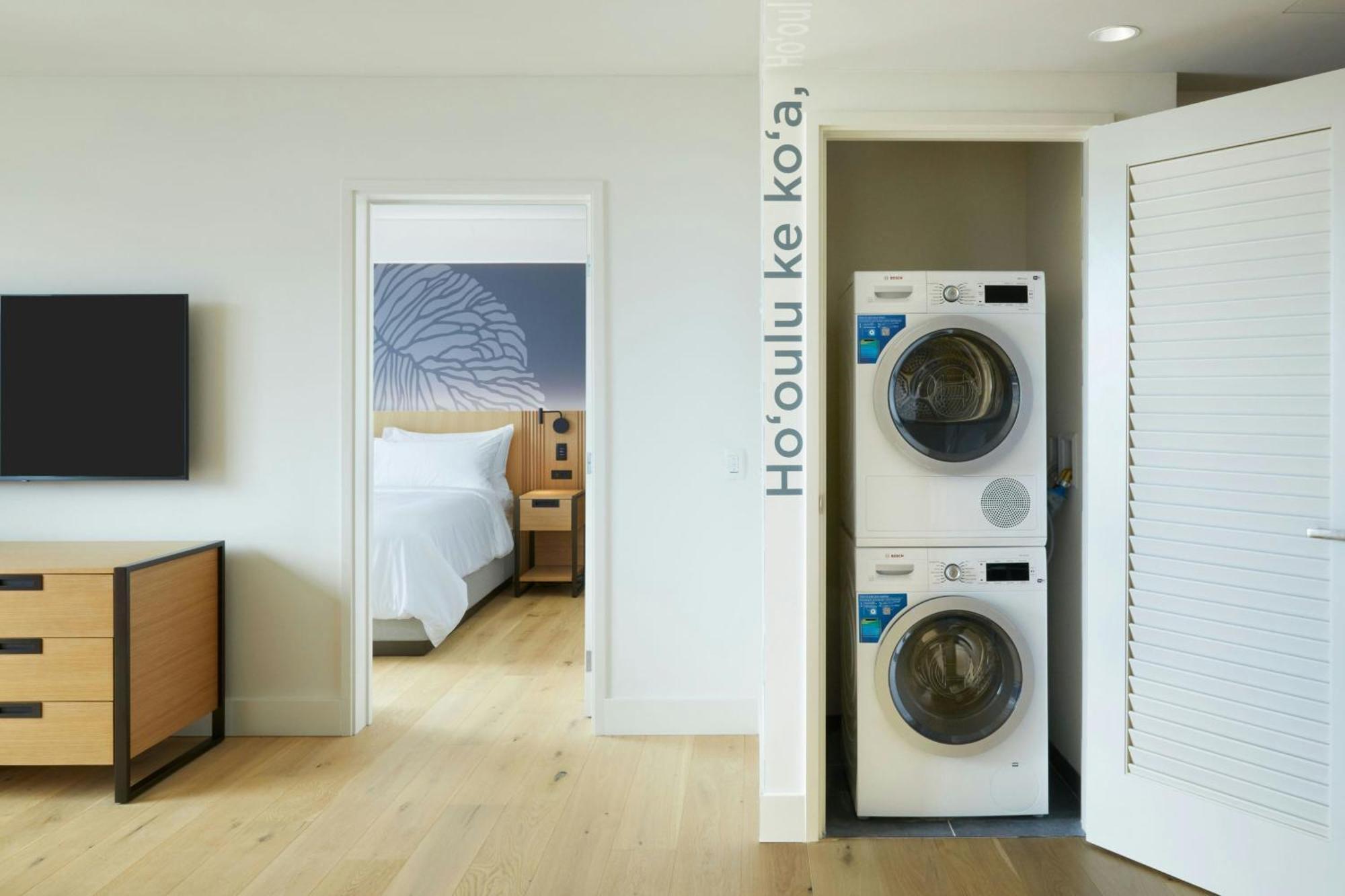 One-Bedroom King Suite Mountain View