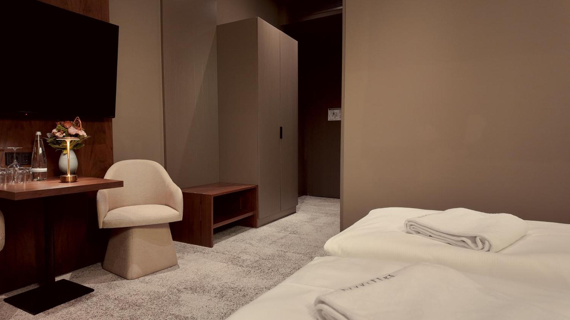 King Room Roll Shower Disability Access