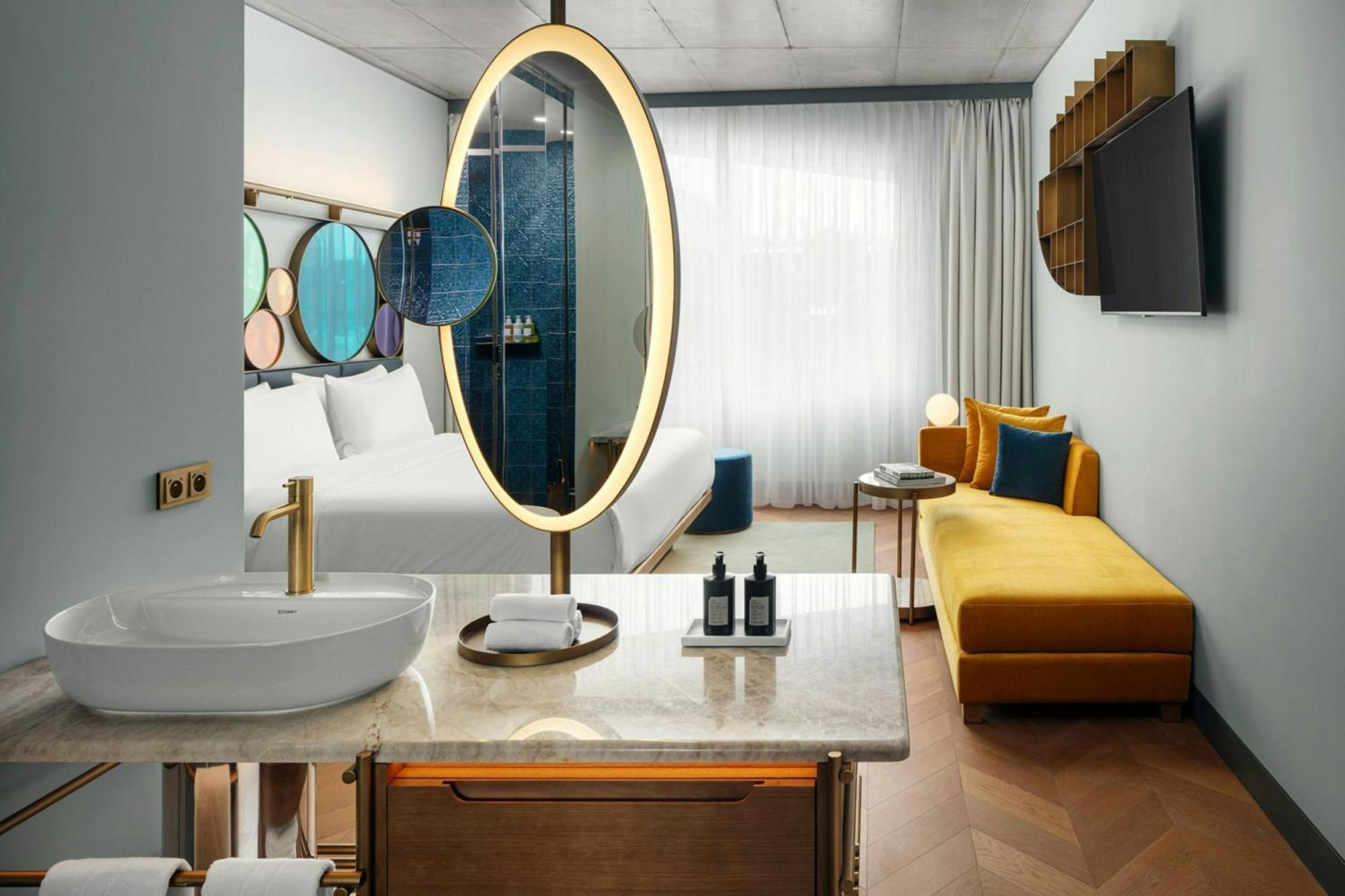 Deluxe King Room