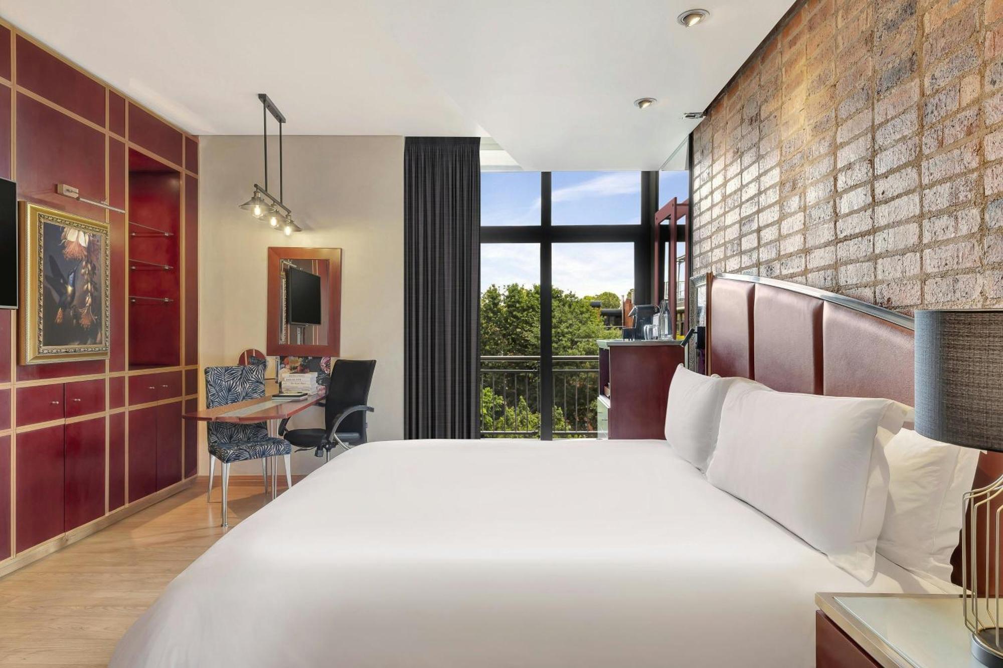 Deluxe Guest Room 1 King