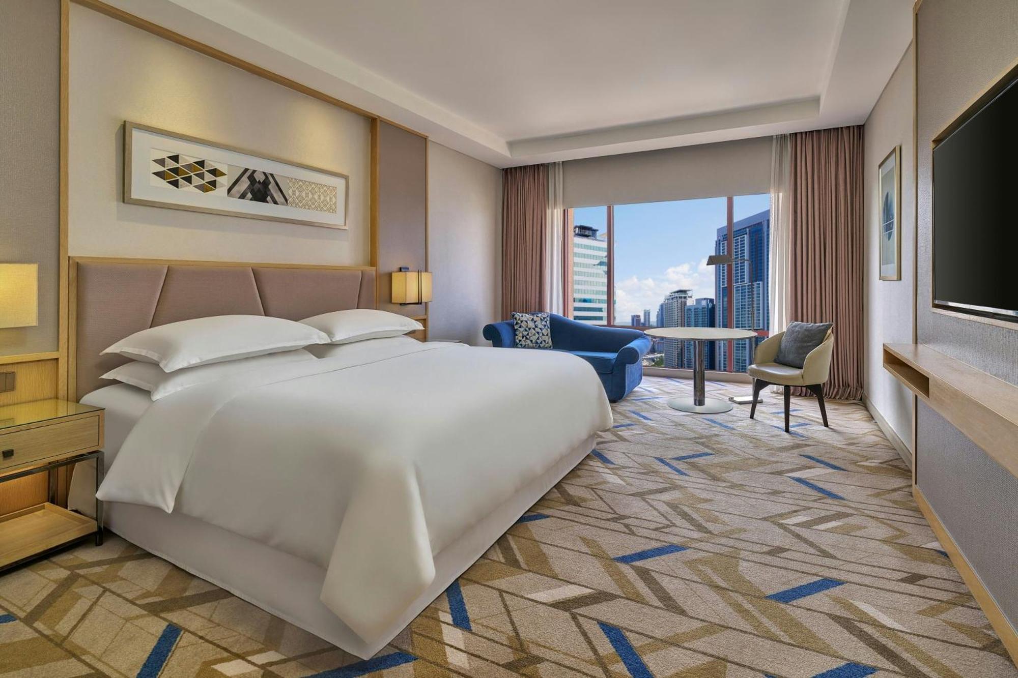 1 King Bed City View Room
