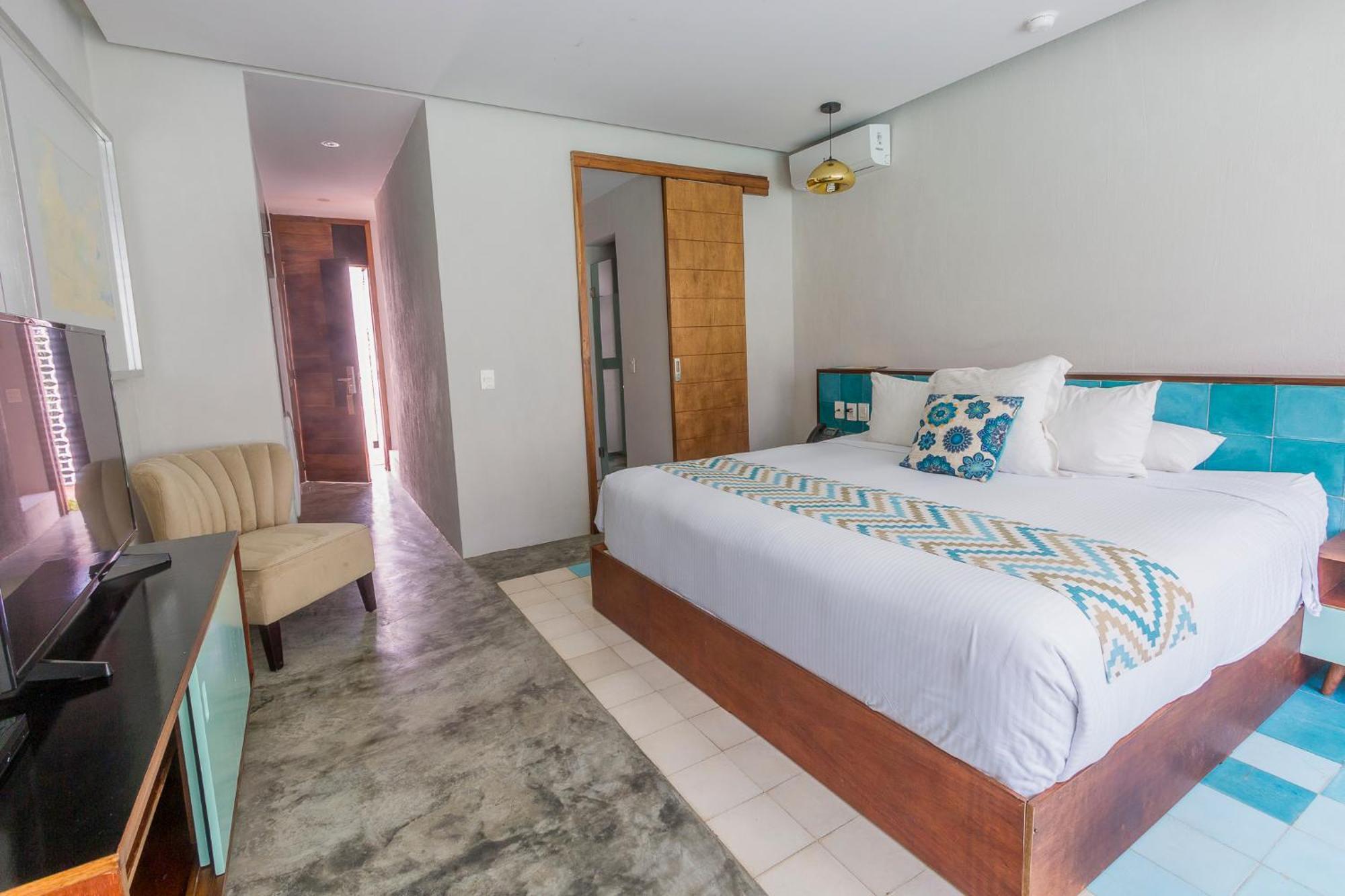 Suite with Balcony,1643789774:JPEG