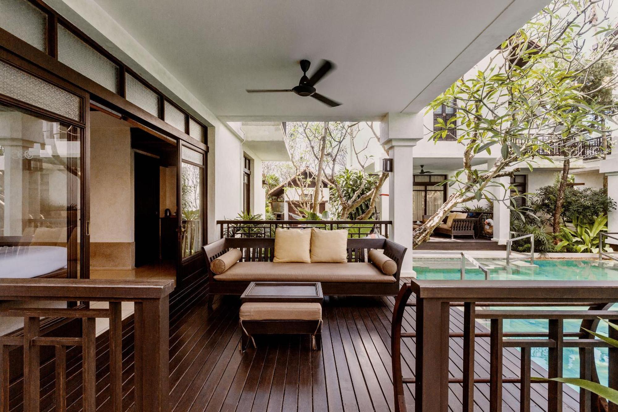 Pool Access Suite Twin
