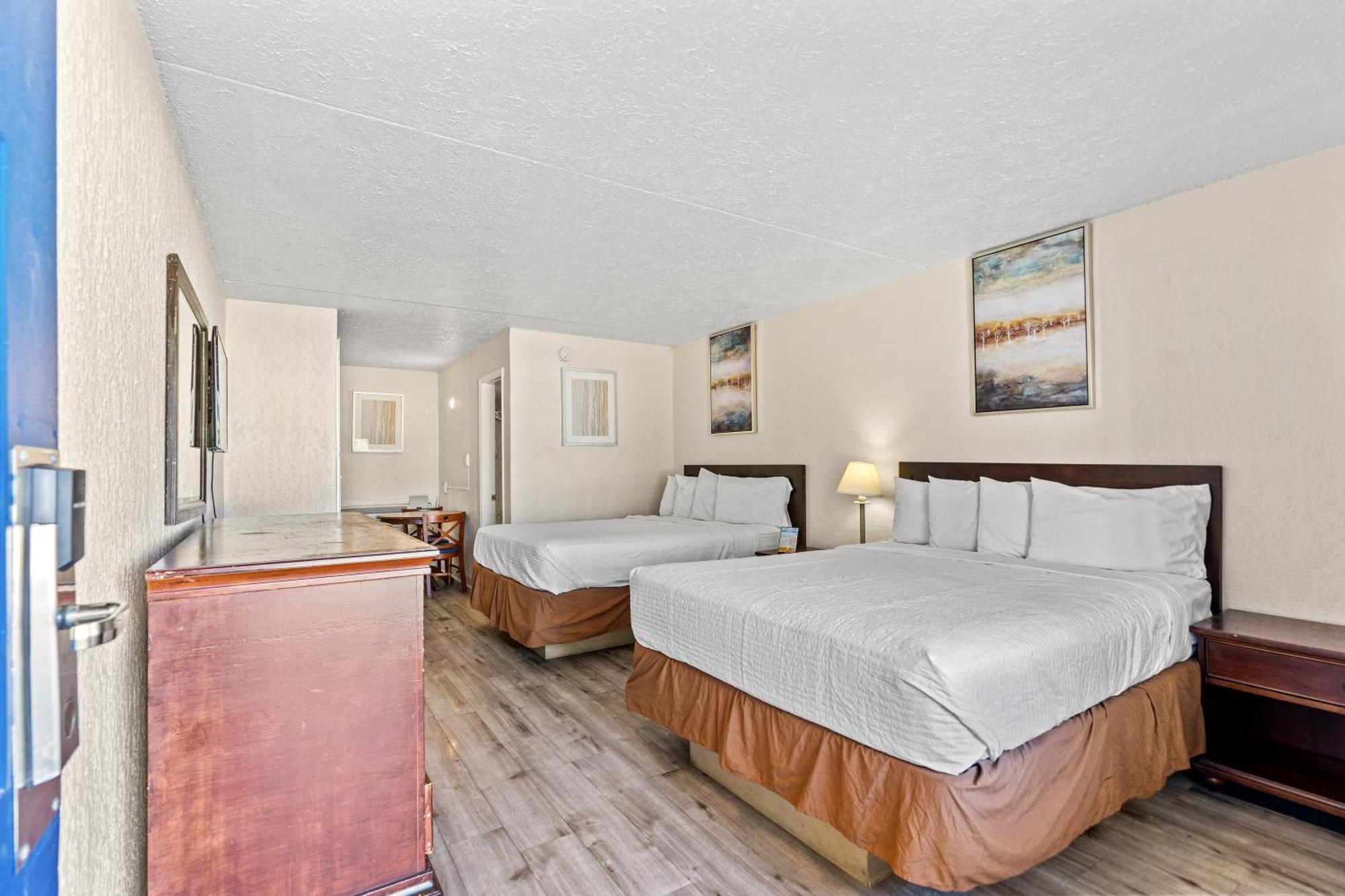 Deluxe Queen Room