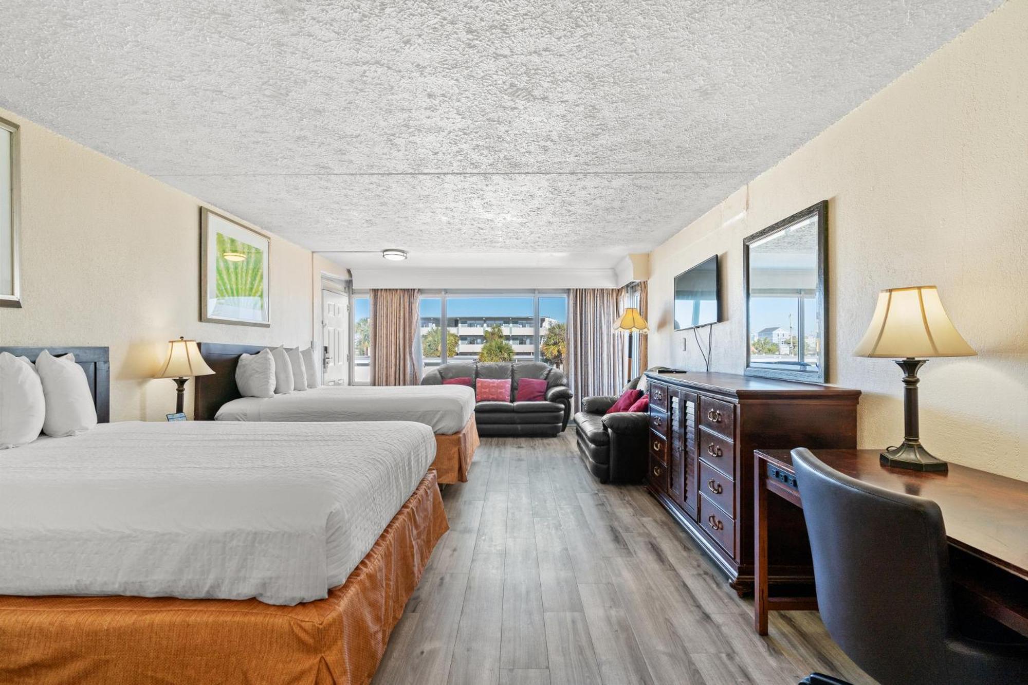 Deluxe Queen Suite